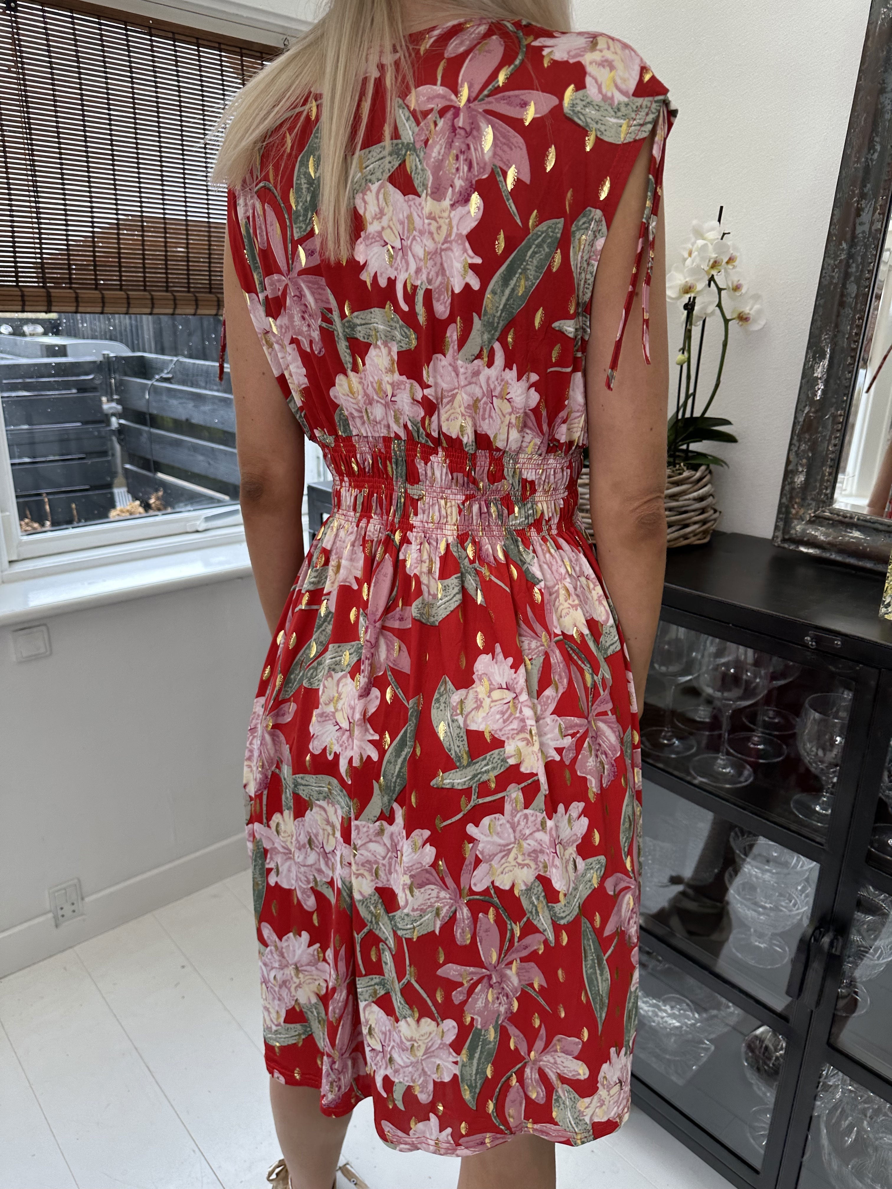 Pams Flower Short - Kort elastisk klänning i rynkfritt tyg