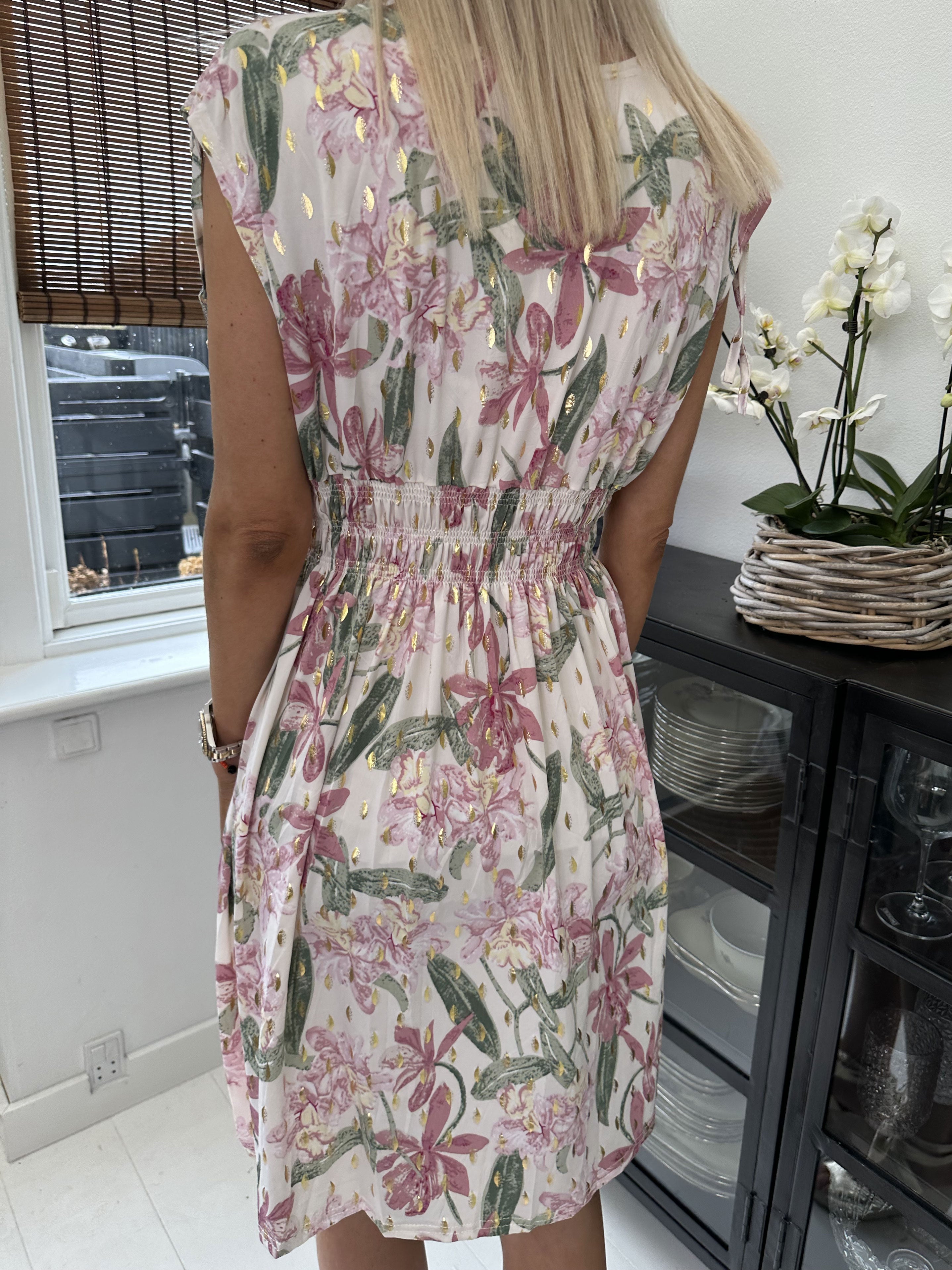 Pams Flower Short - Kort elastisk klänning i rynkfritt tyg