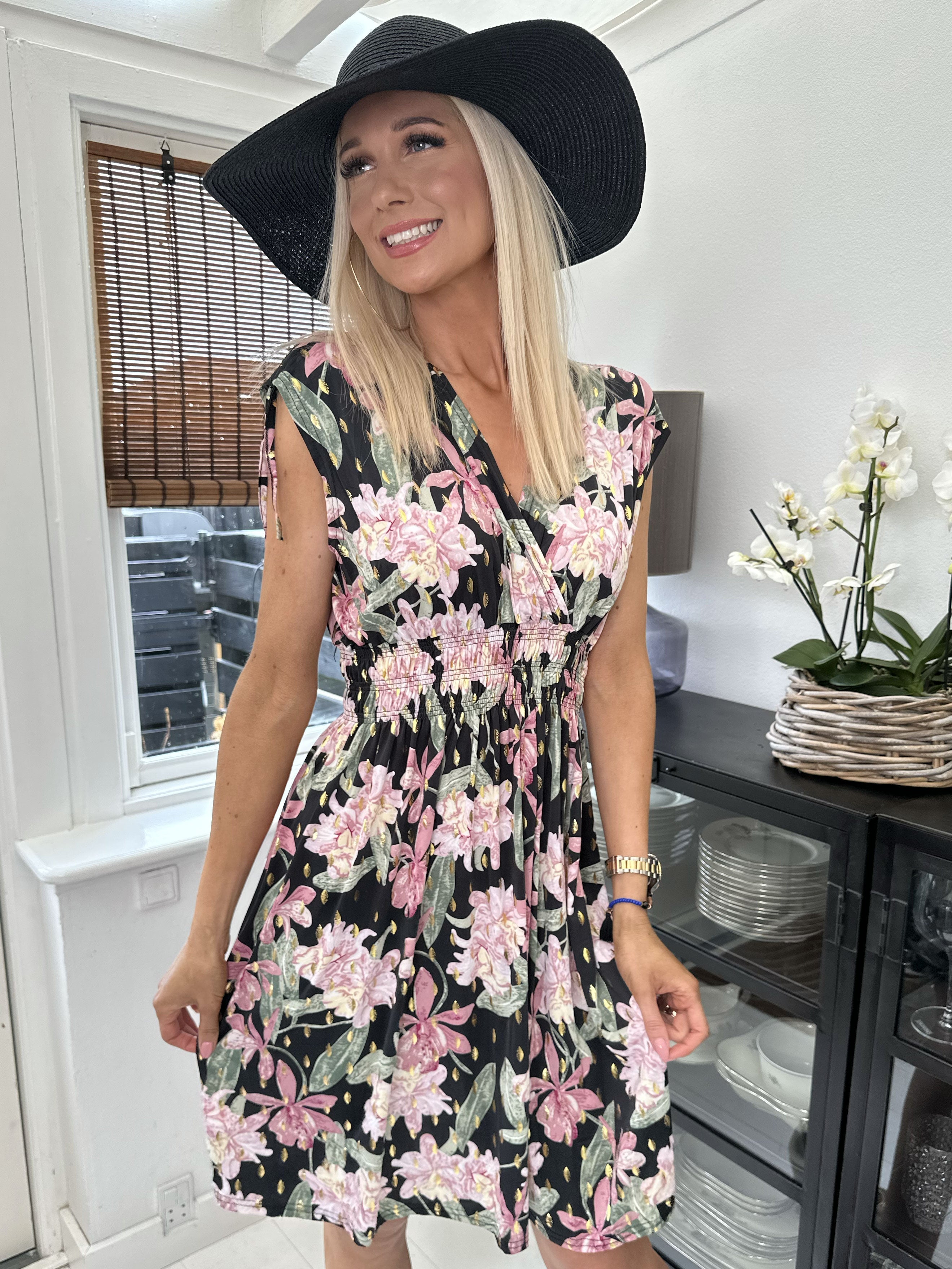 Pams Flower Short - Kort elastisk klänning i rynkfritt tyg