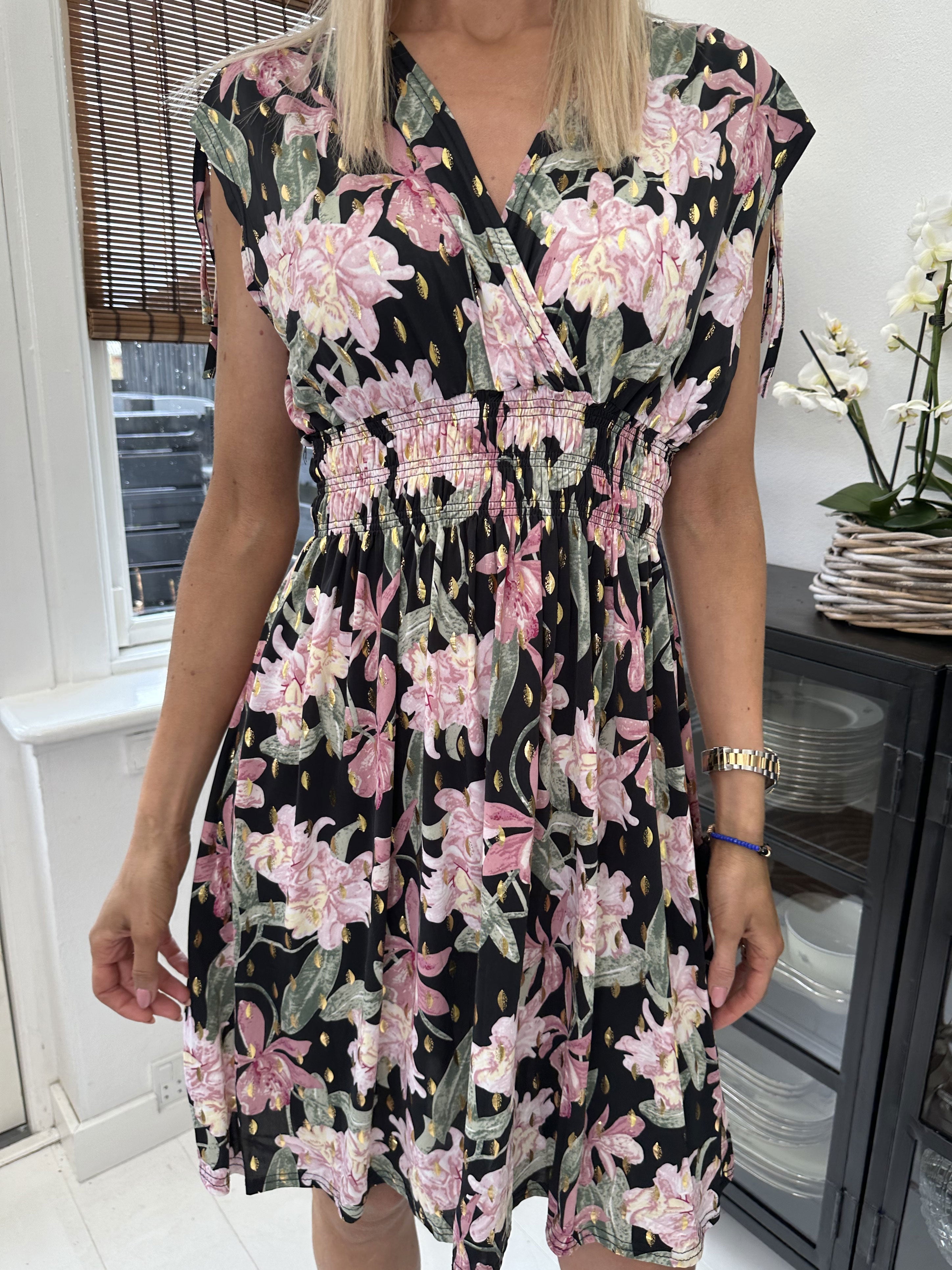 Pams Flower Short - Kort elastisk klänning i rynkfritt tyg