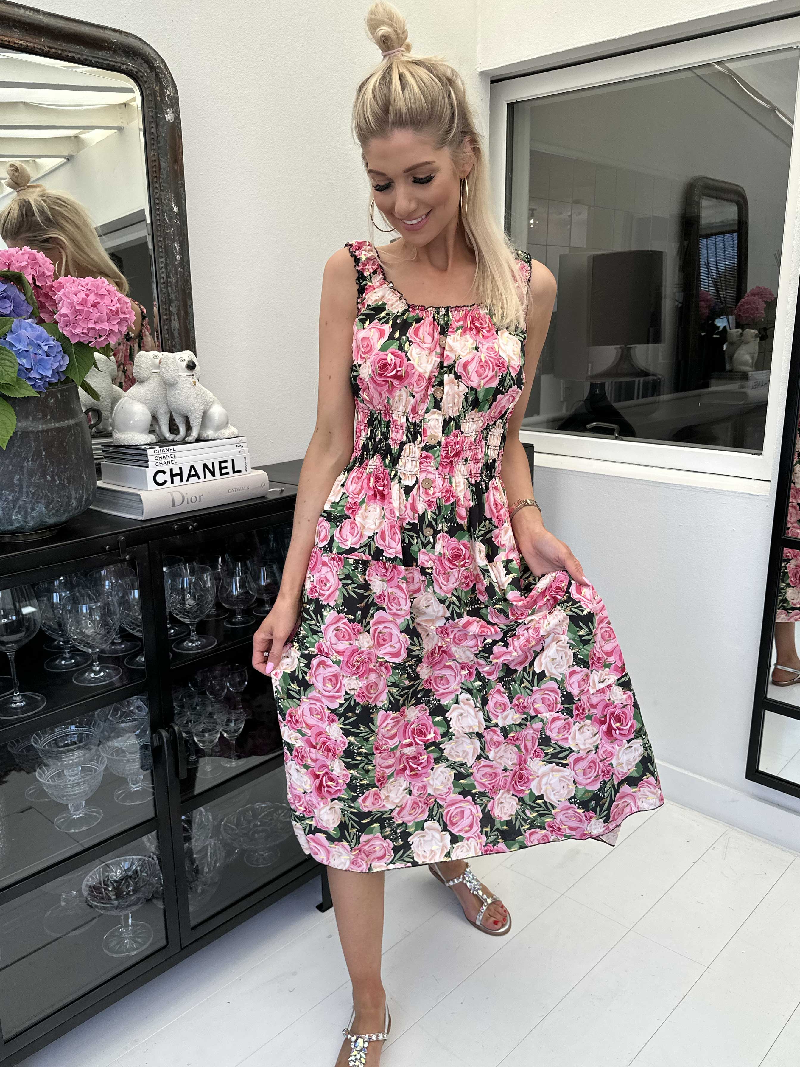 Alicia Rose Short - Söt klänning med axelband och sommarblommor - White