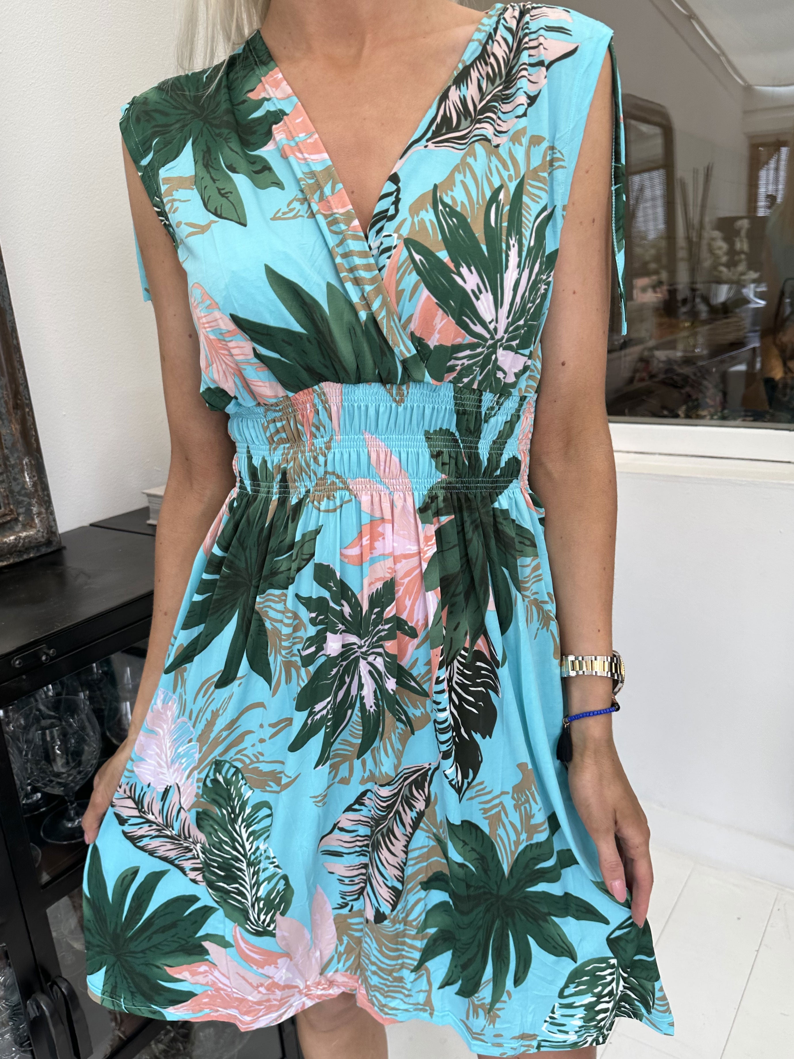 Pams Tropical Short - Kort elastisk klänning i rynkfritt tyg - Navy