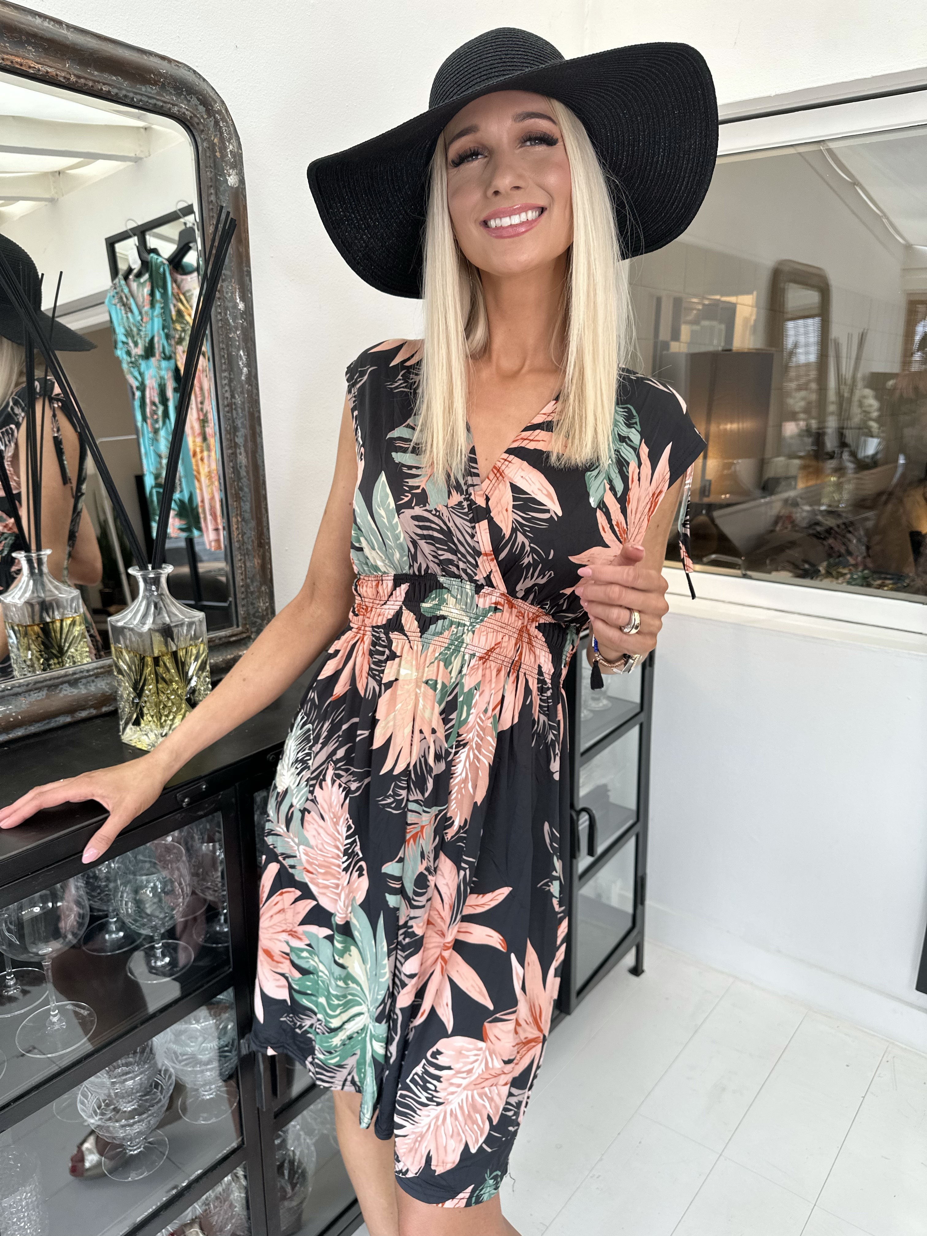 Pams Tropical Short - Kort elastisk klänning i rynkfritt tyg