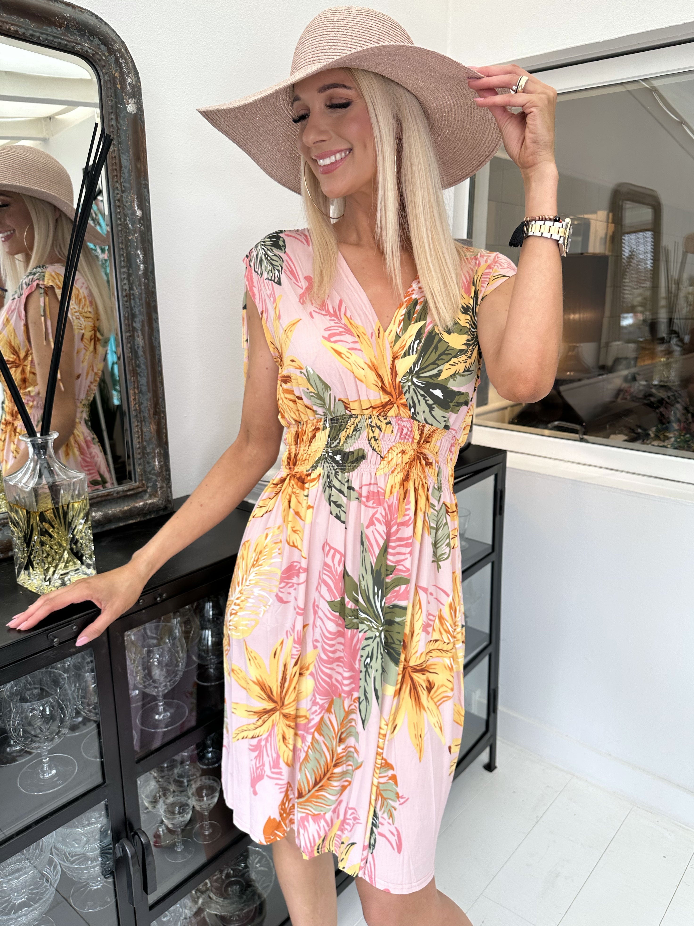 Pams Tropical Short - Kort elastisk klänning i rynkfritt tyg