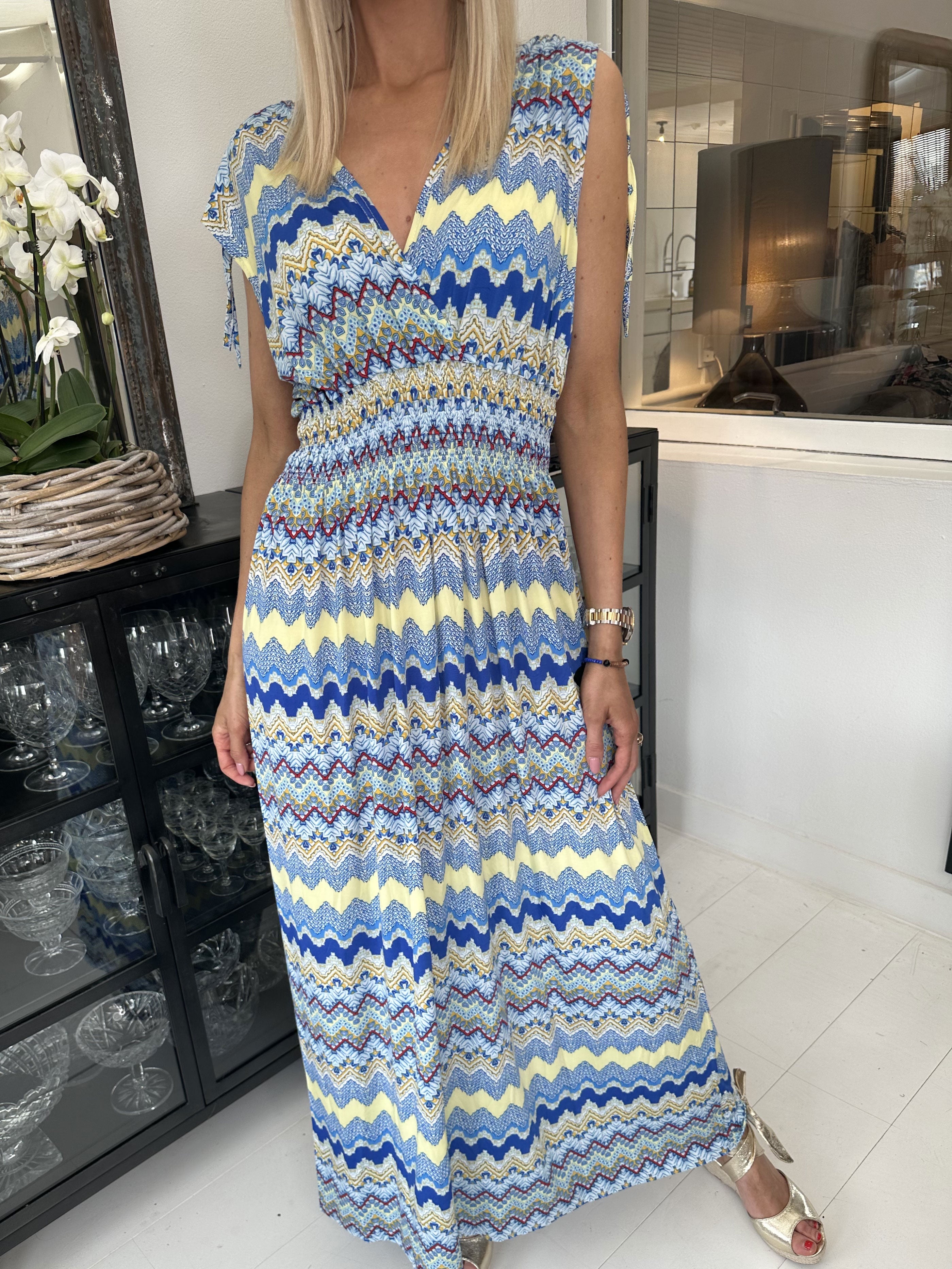 Pams Pattern Sleeveless - Lång elastisk klänning i rynkfritt tyg