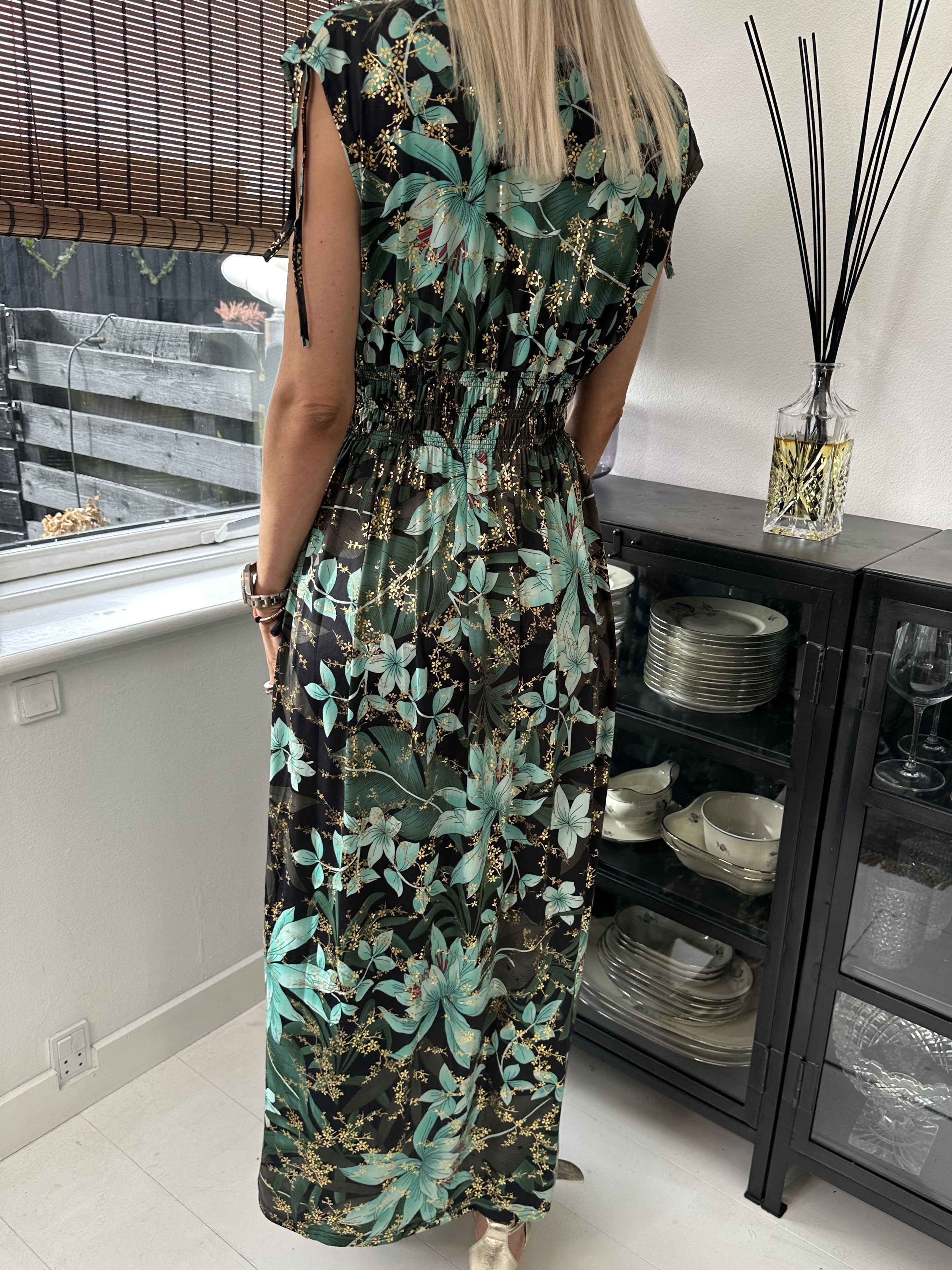 Pams Sleeveless - Lång elastisk klänning i skrynkelfritt tyg - White