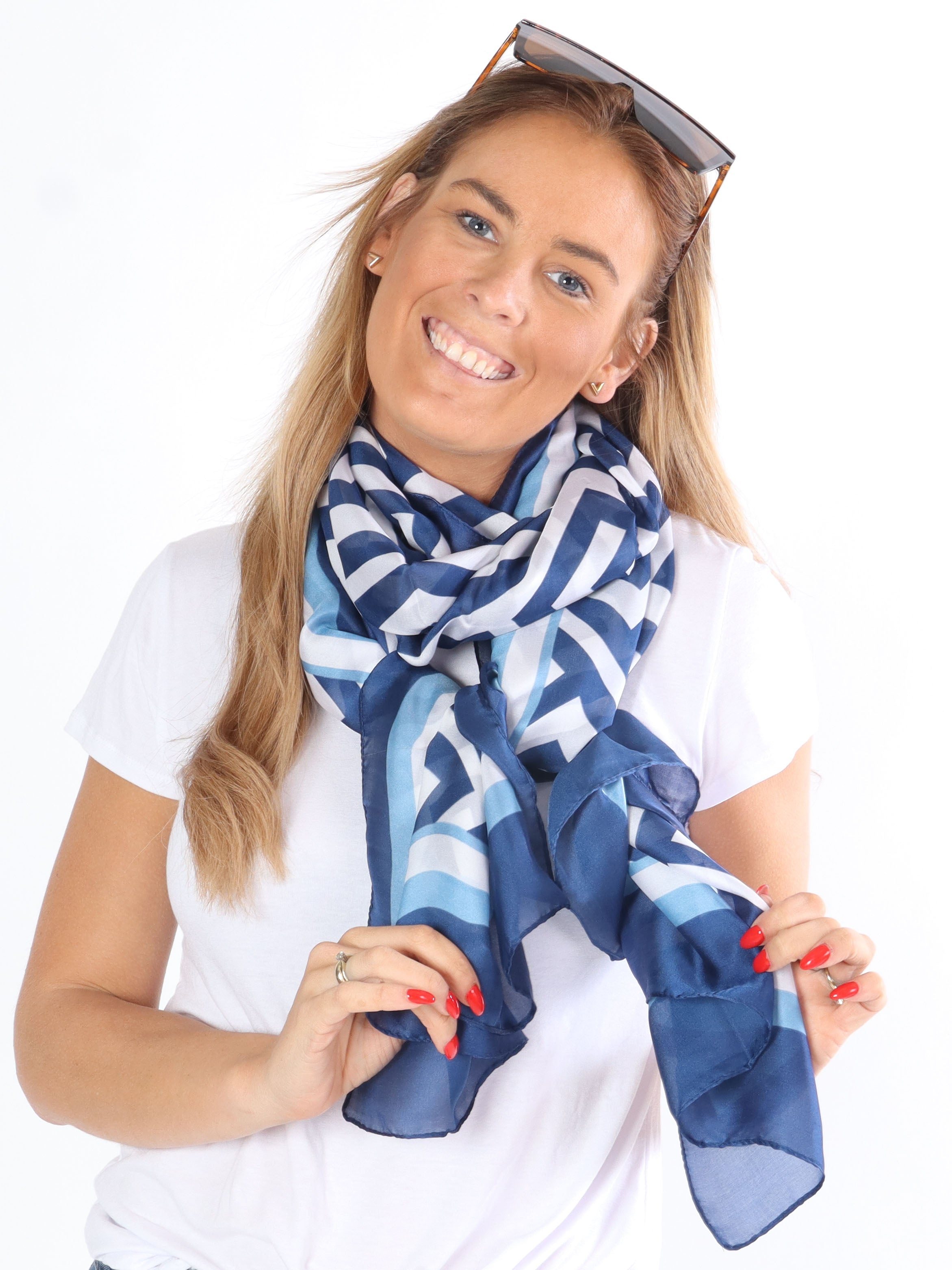 Jill - Svart mönstrad sjal av siden