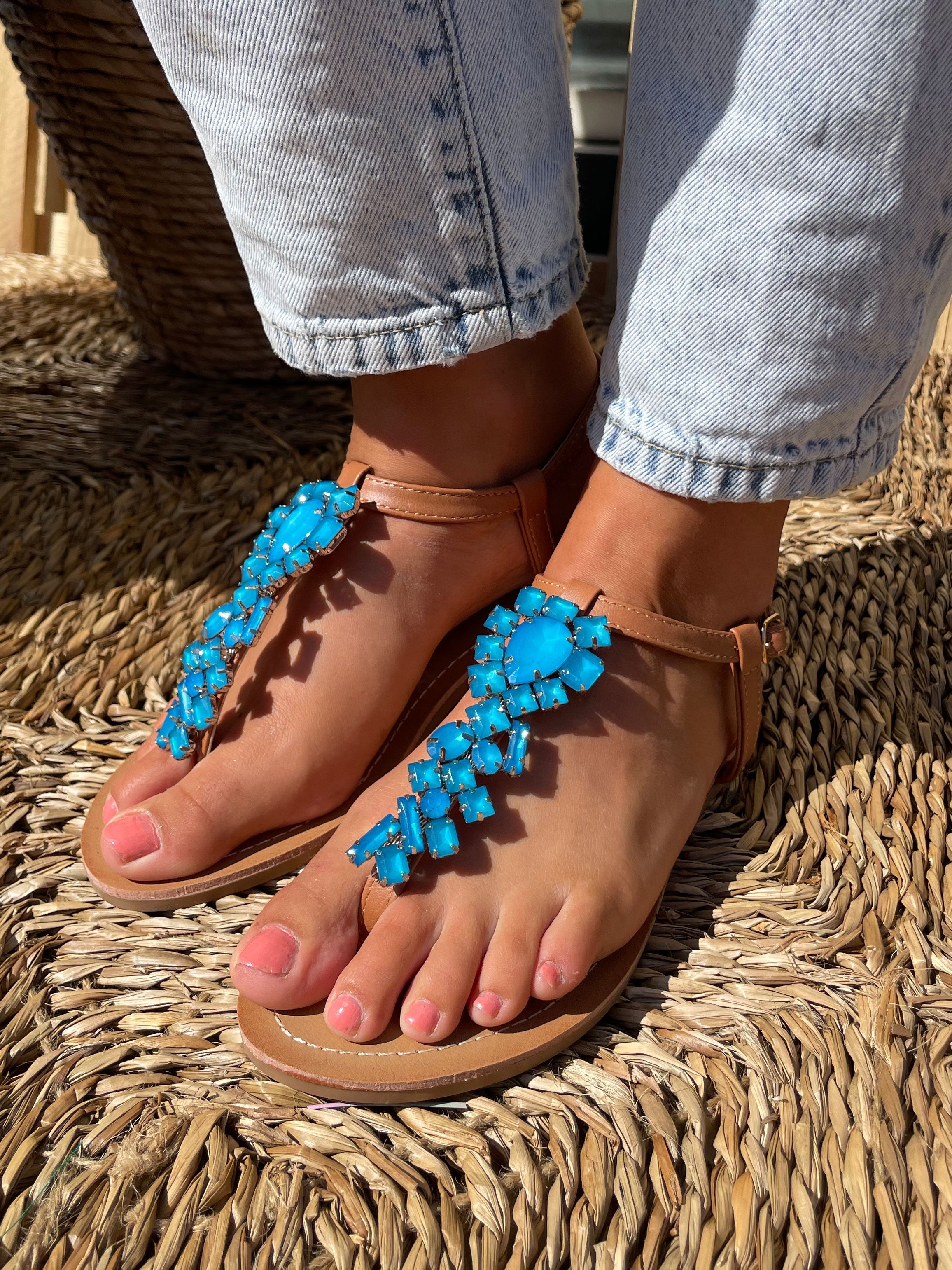 Josefia - Söta sandaler med färgade stenar