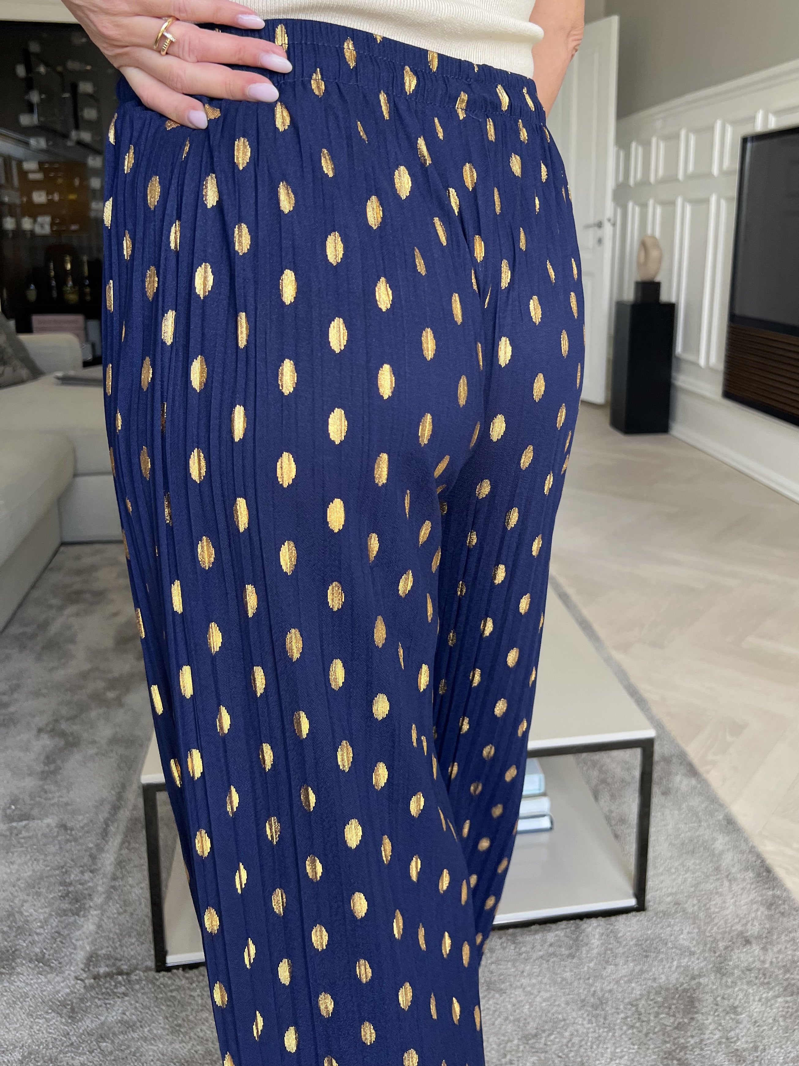 Aleta - Plisserade byxor med prickar