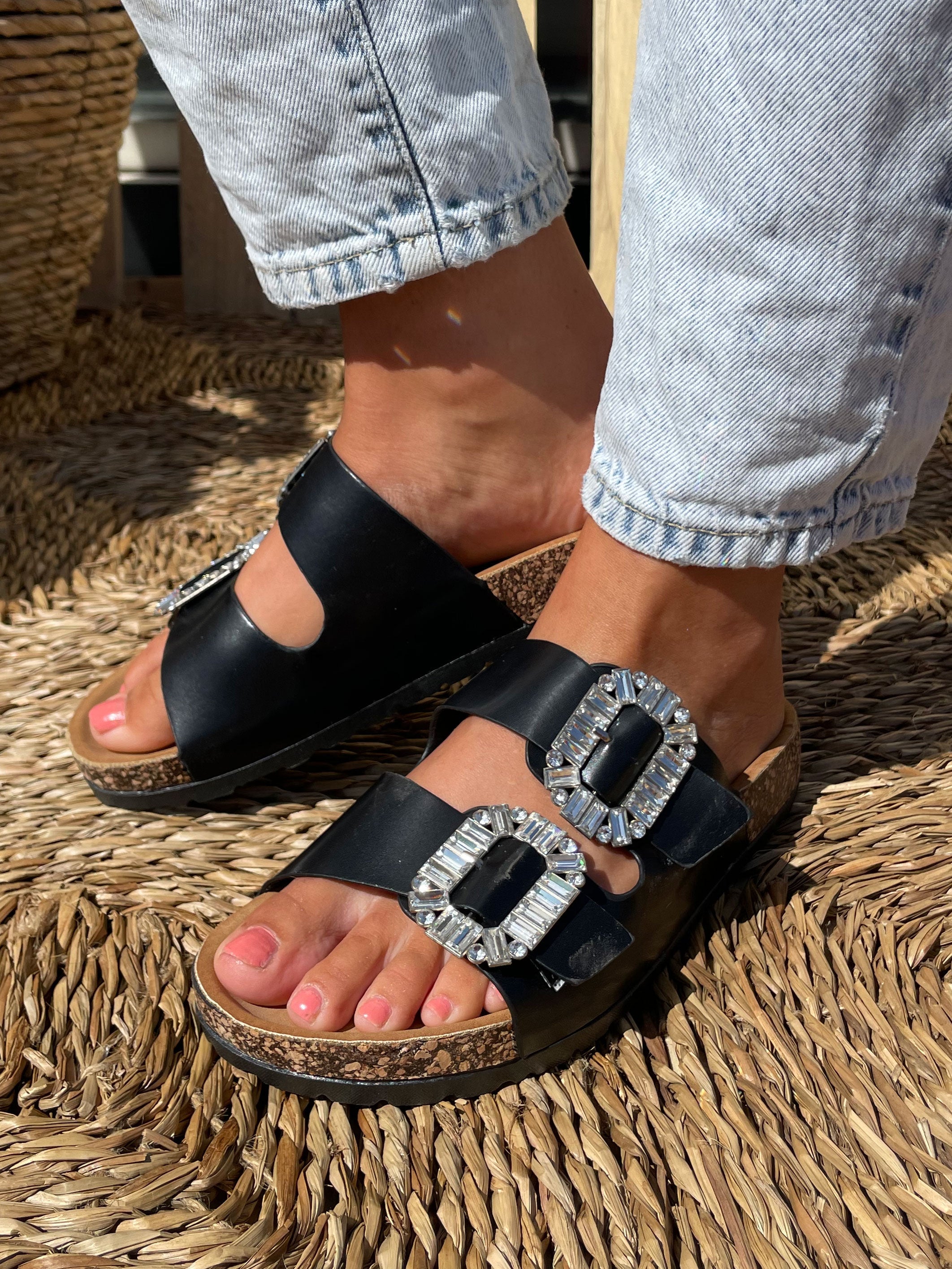 Gianna - Sandal med spänne av konstläder