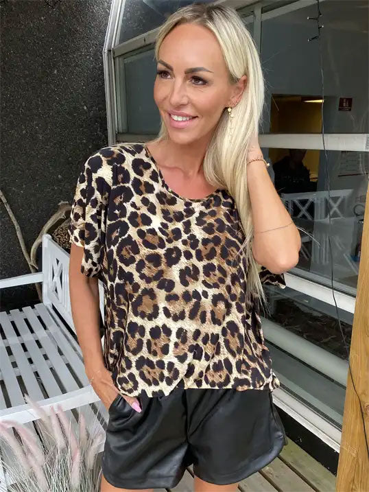 Ella Shirt - Blus med hål i ryggen