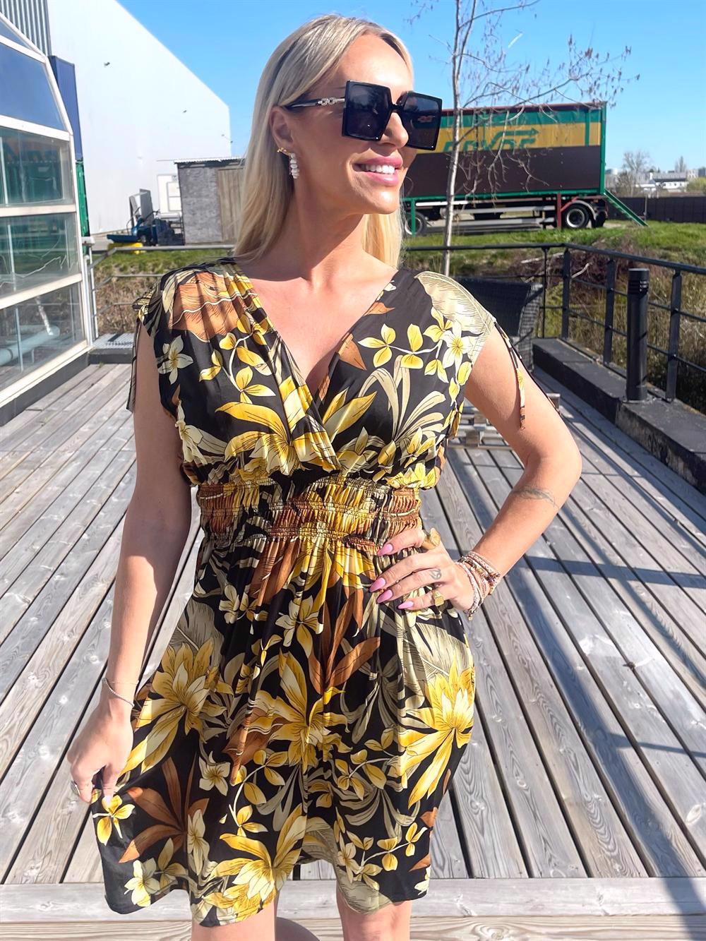 Pams Short - Kort elastisk klänning i rynkfritt tyg