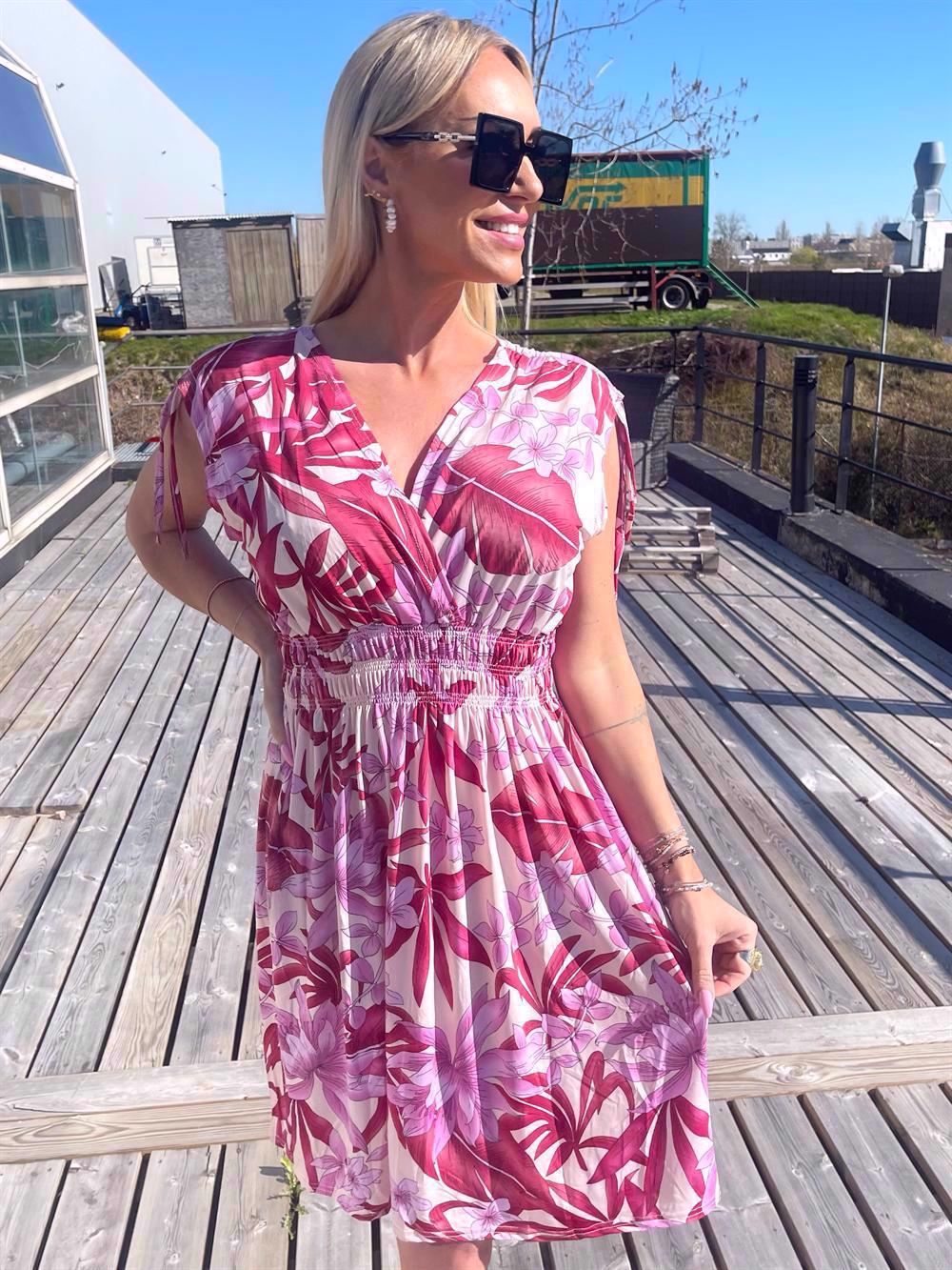 Pams Short - Kort elastisk klänning i rynkfritt tyg