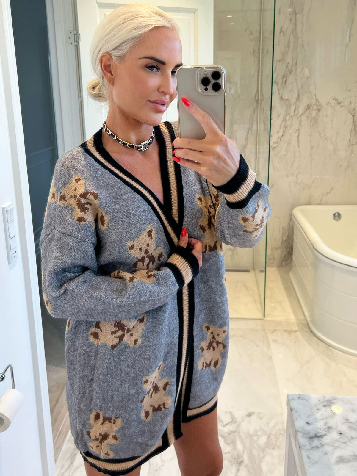 Almina - Stickad kofta med söta nallebjörnar