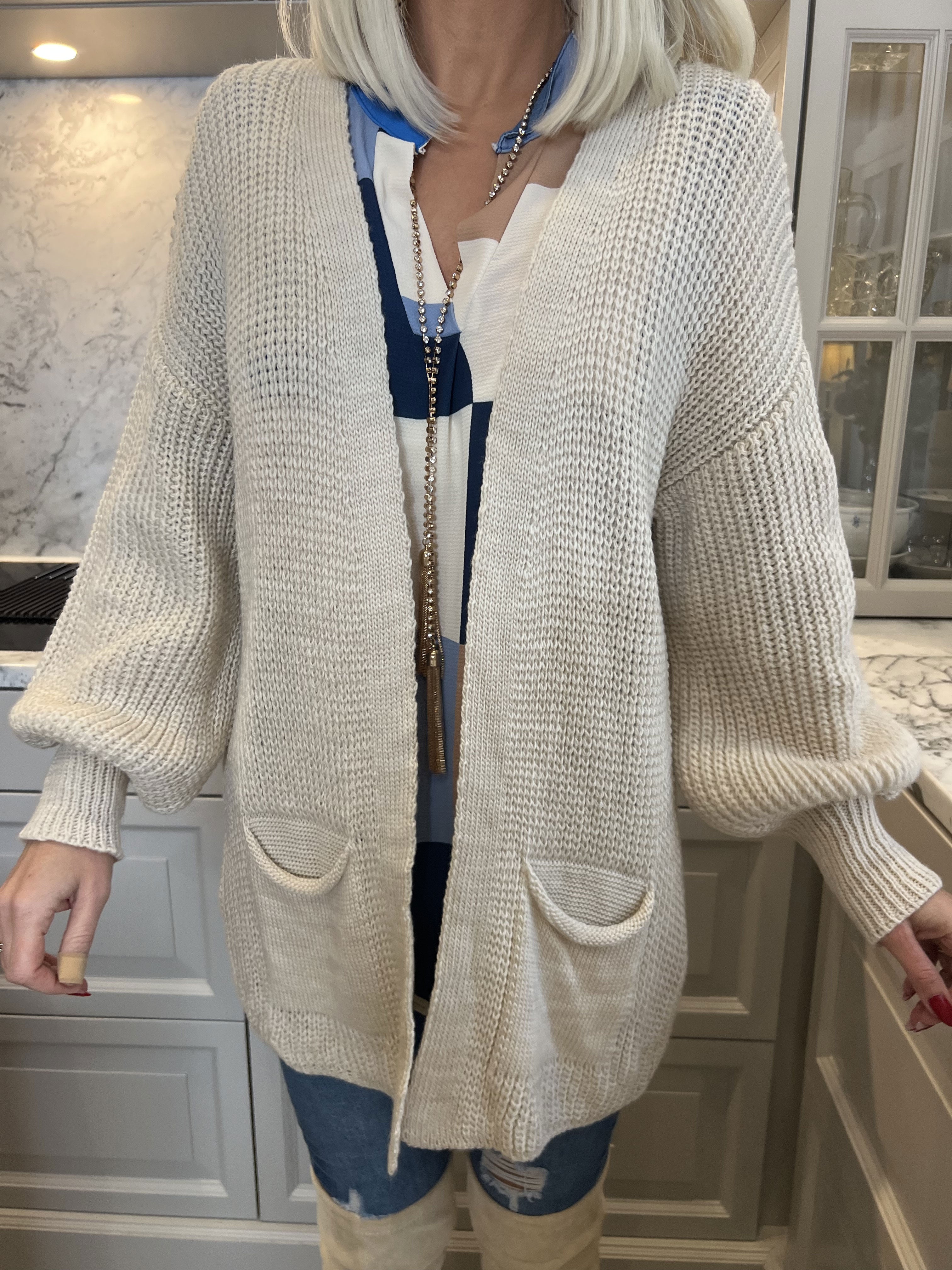 Sally Short - Söt stickad kofta med ballongärmar