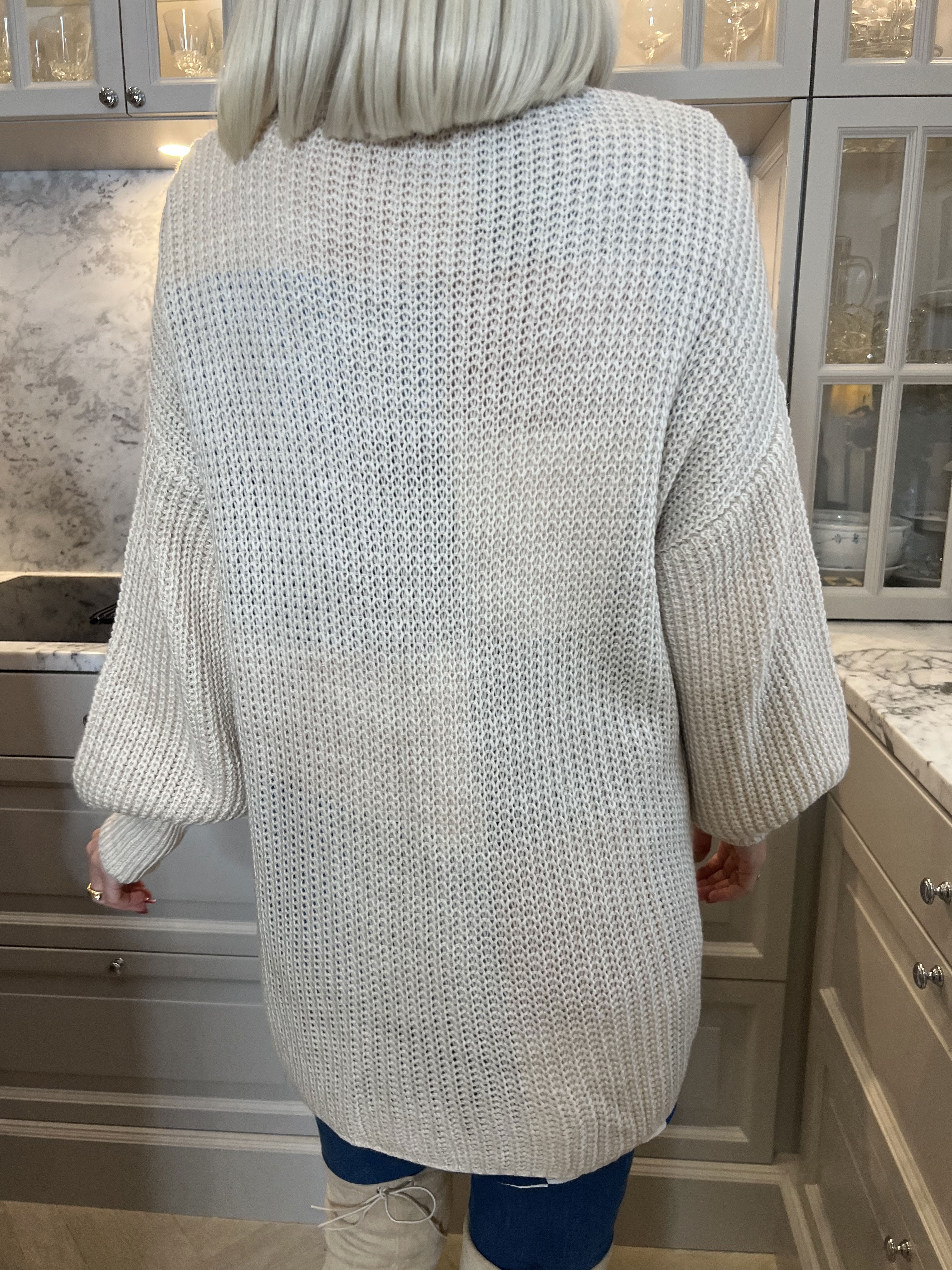 Sally Short - Söt stickad kofta med ballongärmar