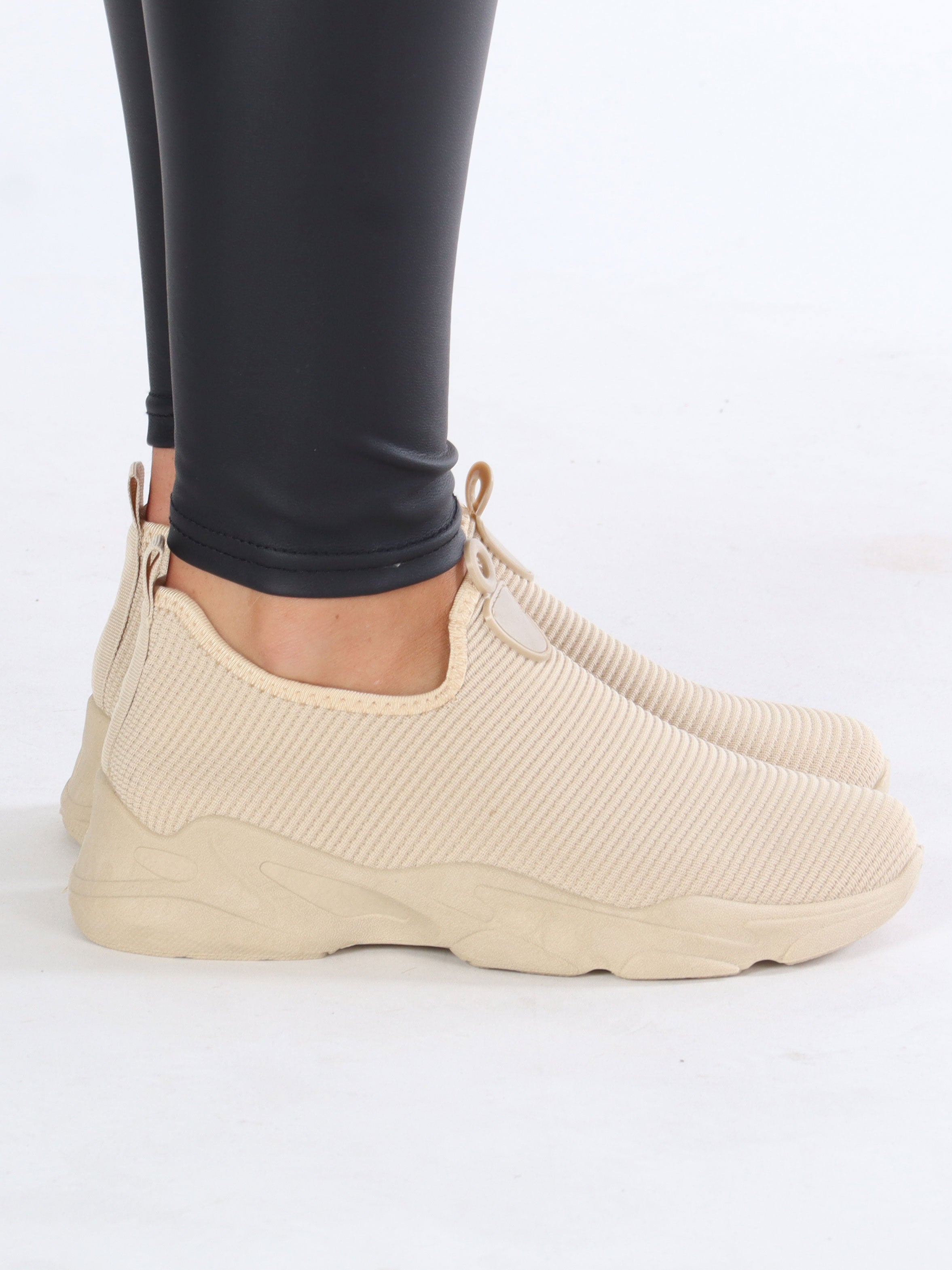 Maggie - Enkla sneakers i ribbad look