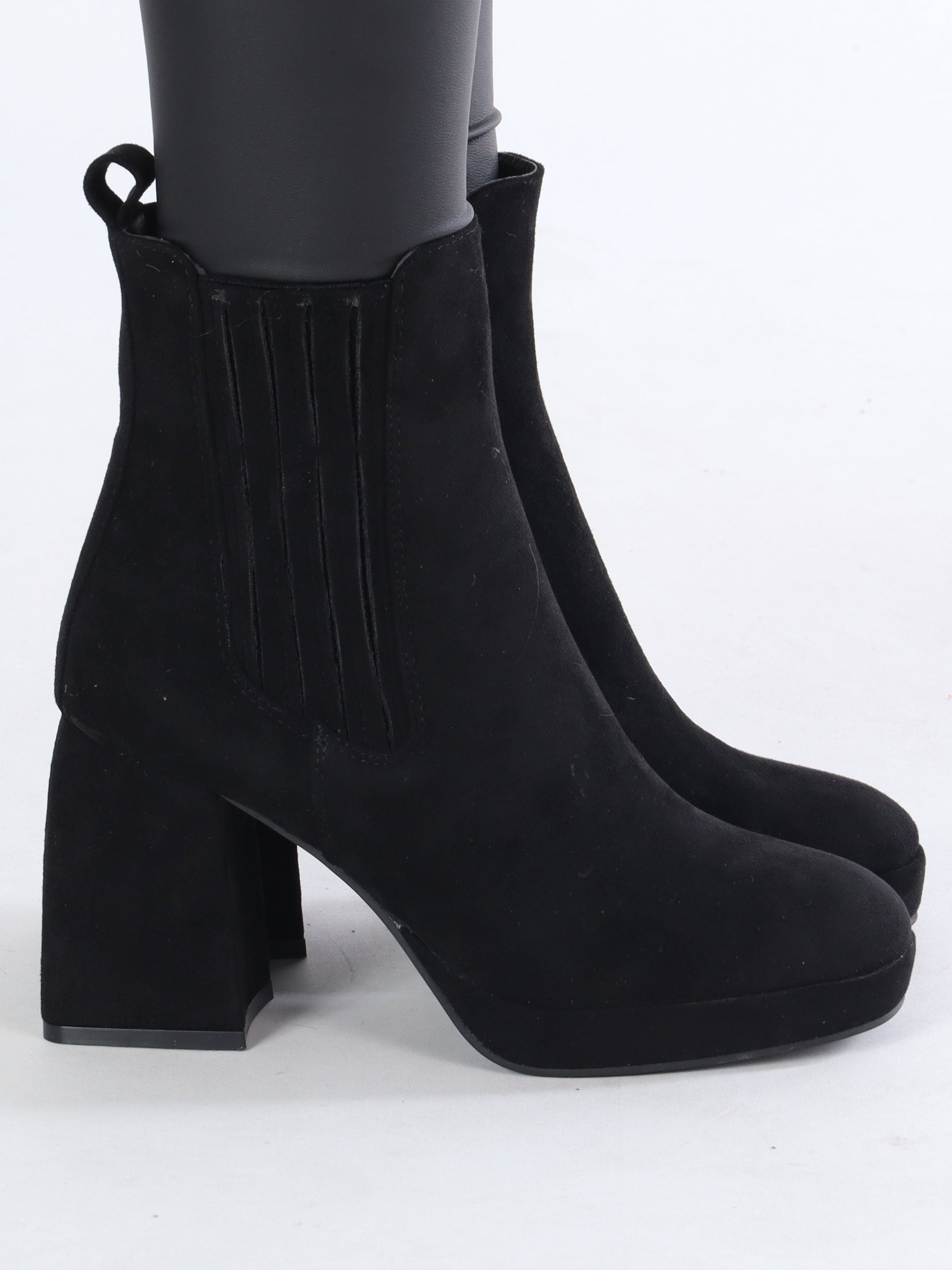 Edyta - Högklackad känga i mocka-look