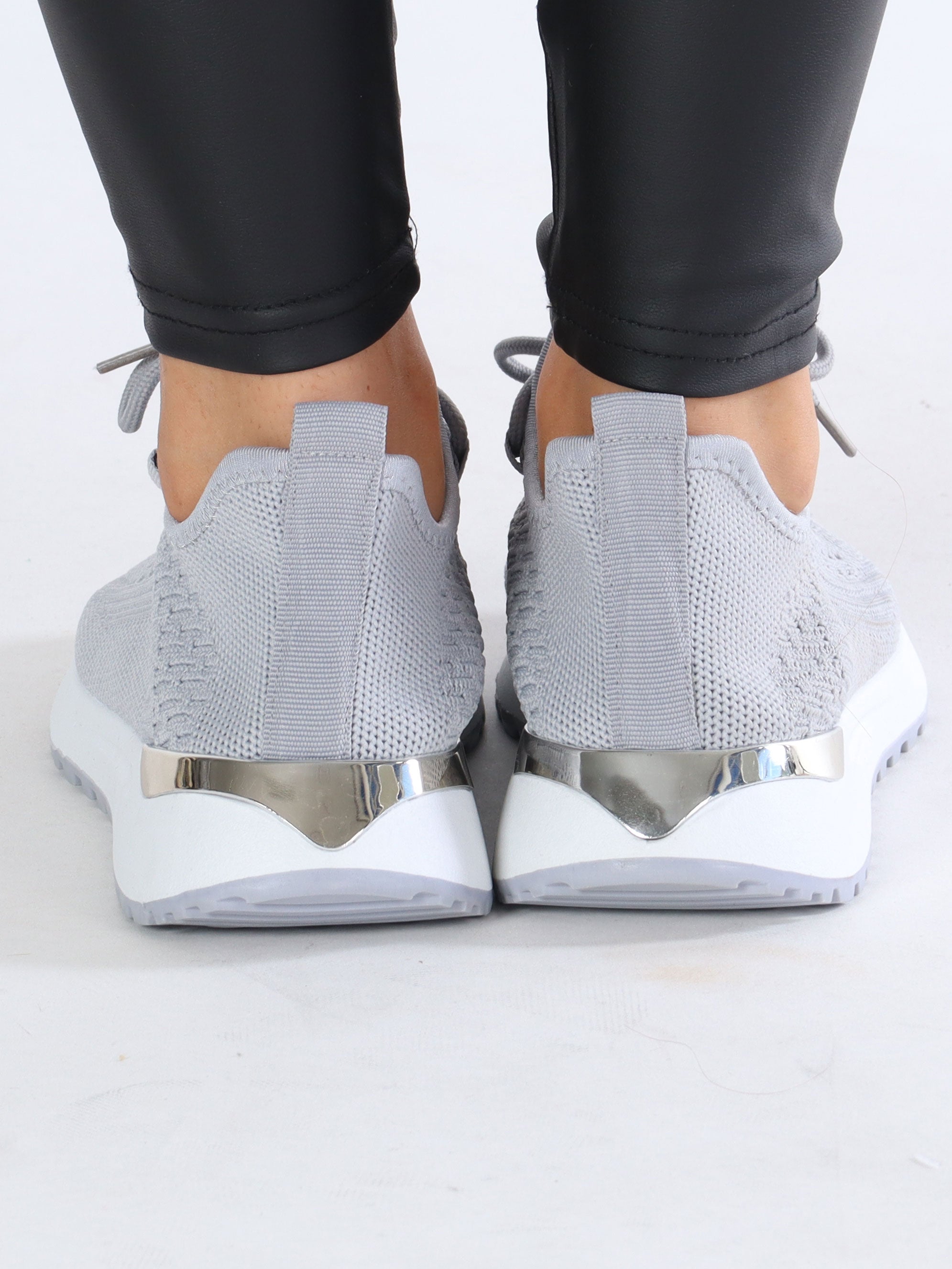 Arjana - Sock sneakers med vit sula