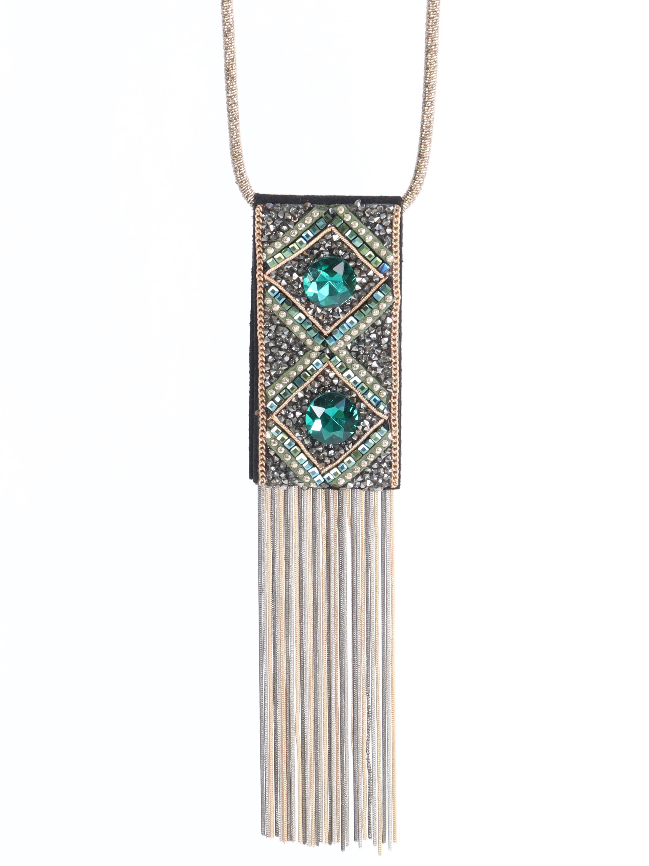 Dine - Guldhalsband med gröna stenar och fransar