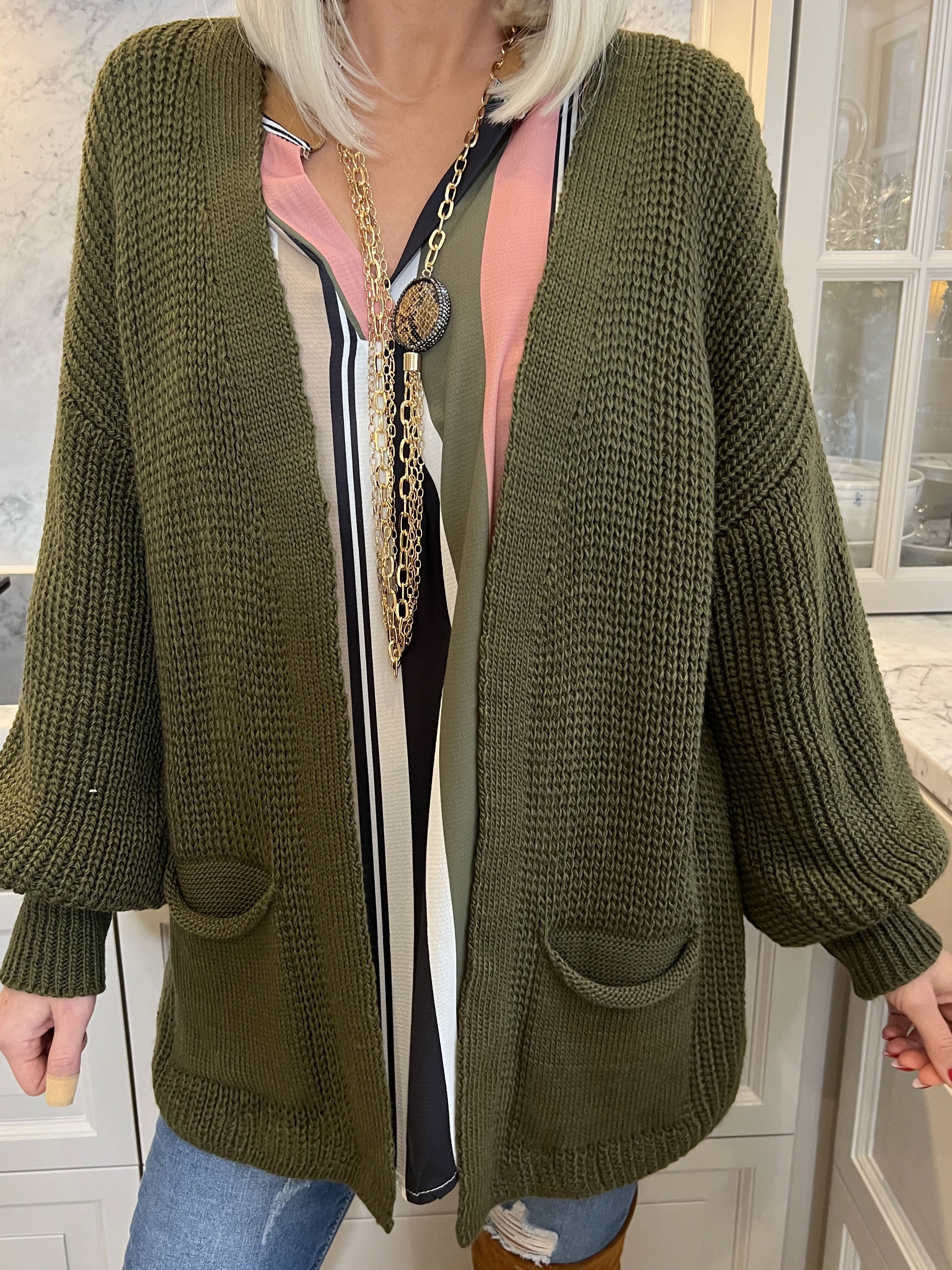 Sally Short - Söt stickad kofta med ballongärmar