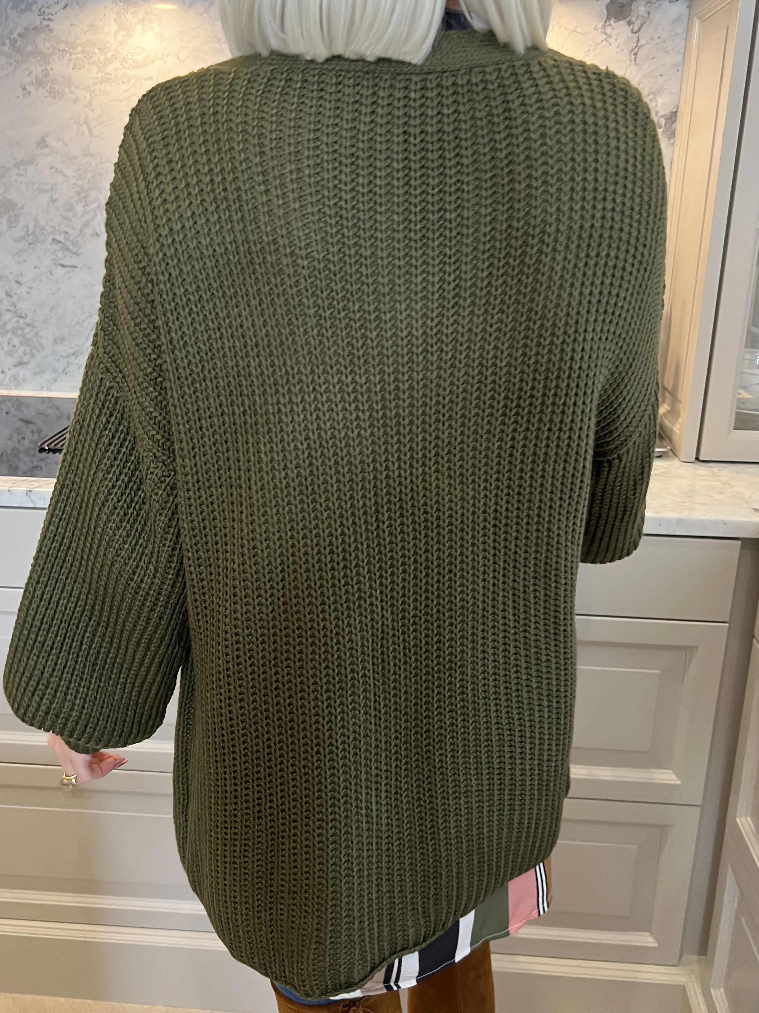 Sally Short - Söt stickad kofta med ballongärmar