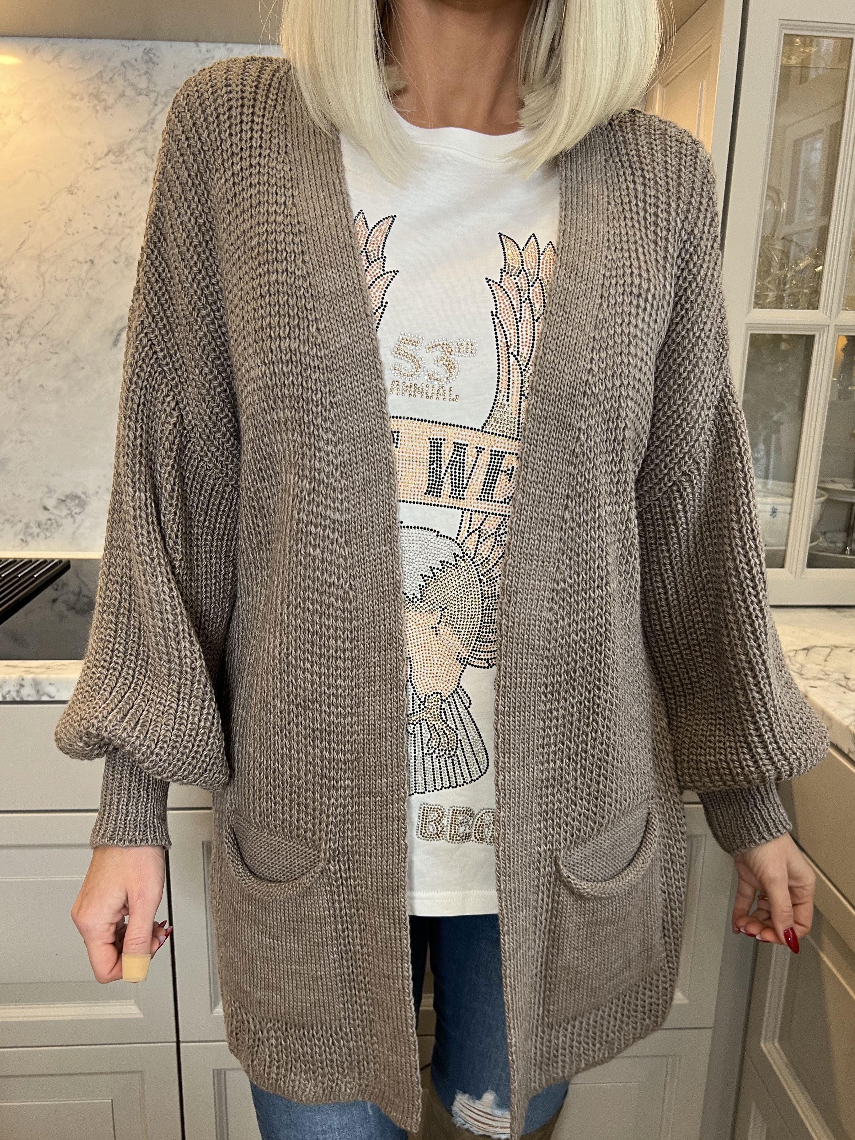 Sally Short - Söt stickad kofta med ballongärmar