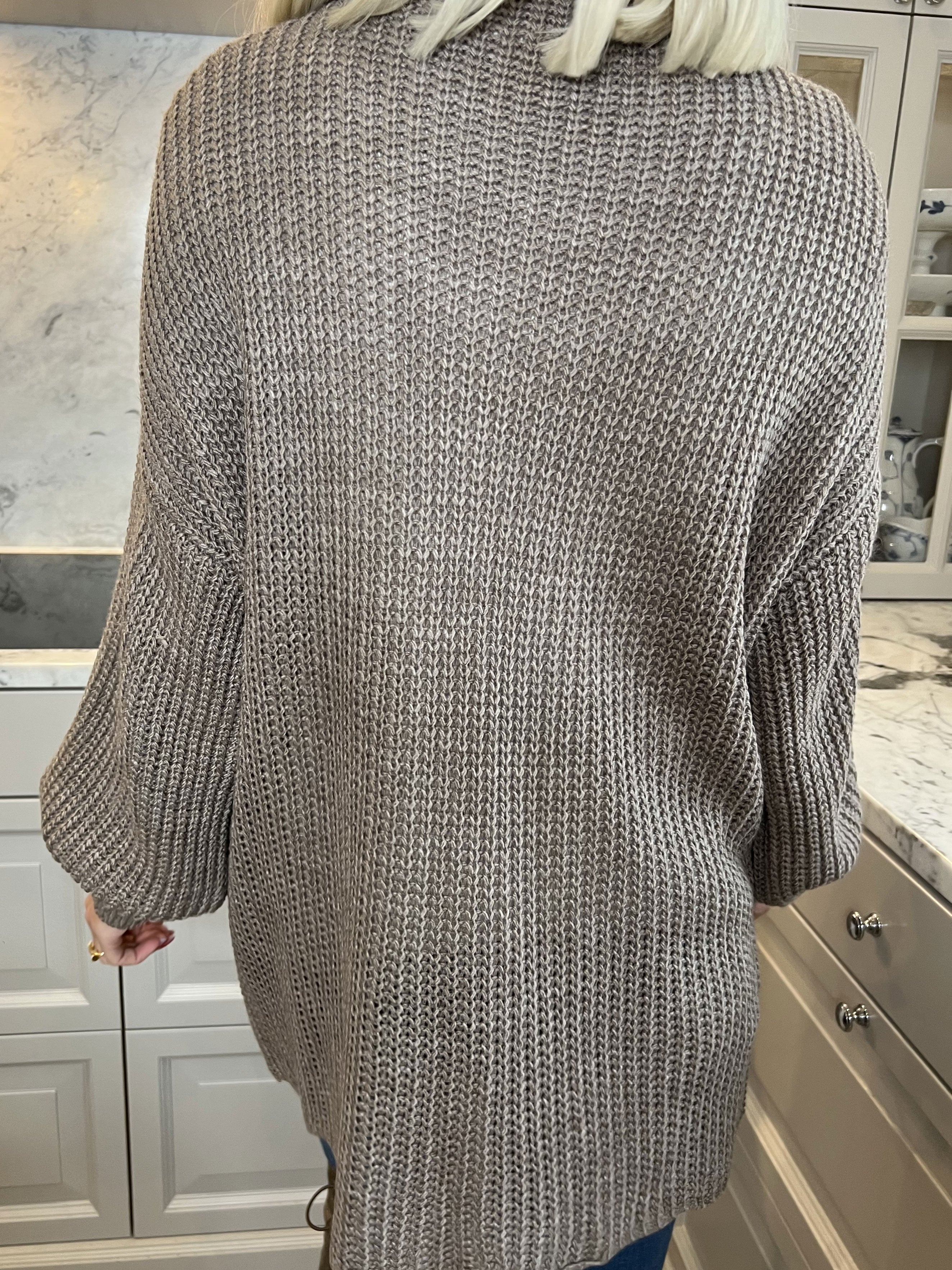 Sally Short - Söt stickad kofta med ballongärmar