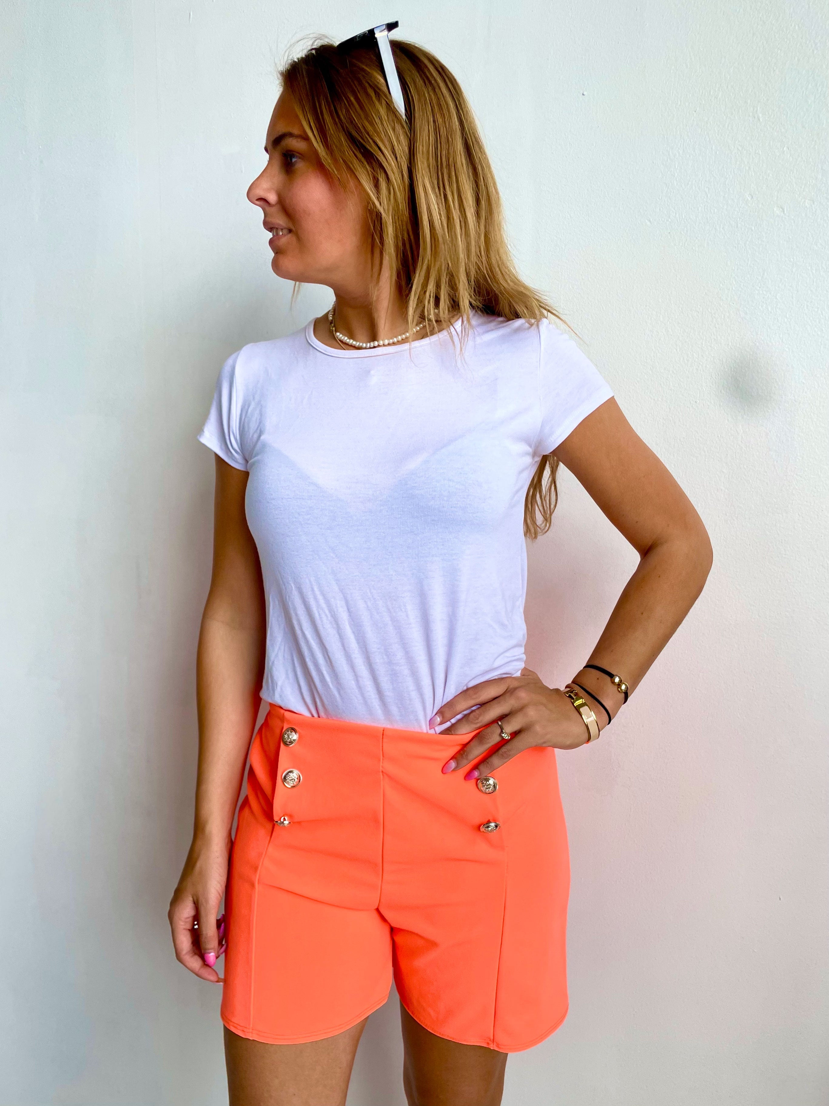 Nasrin - Armygrønne elastiske shorts med knapper