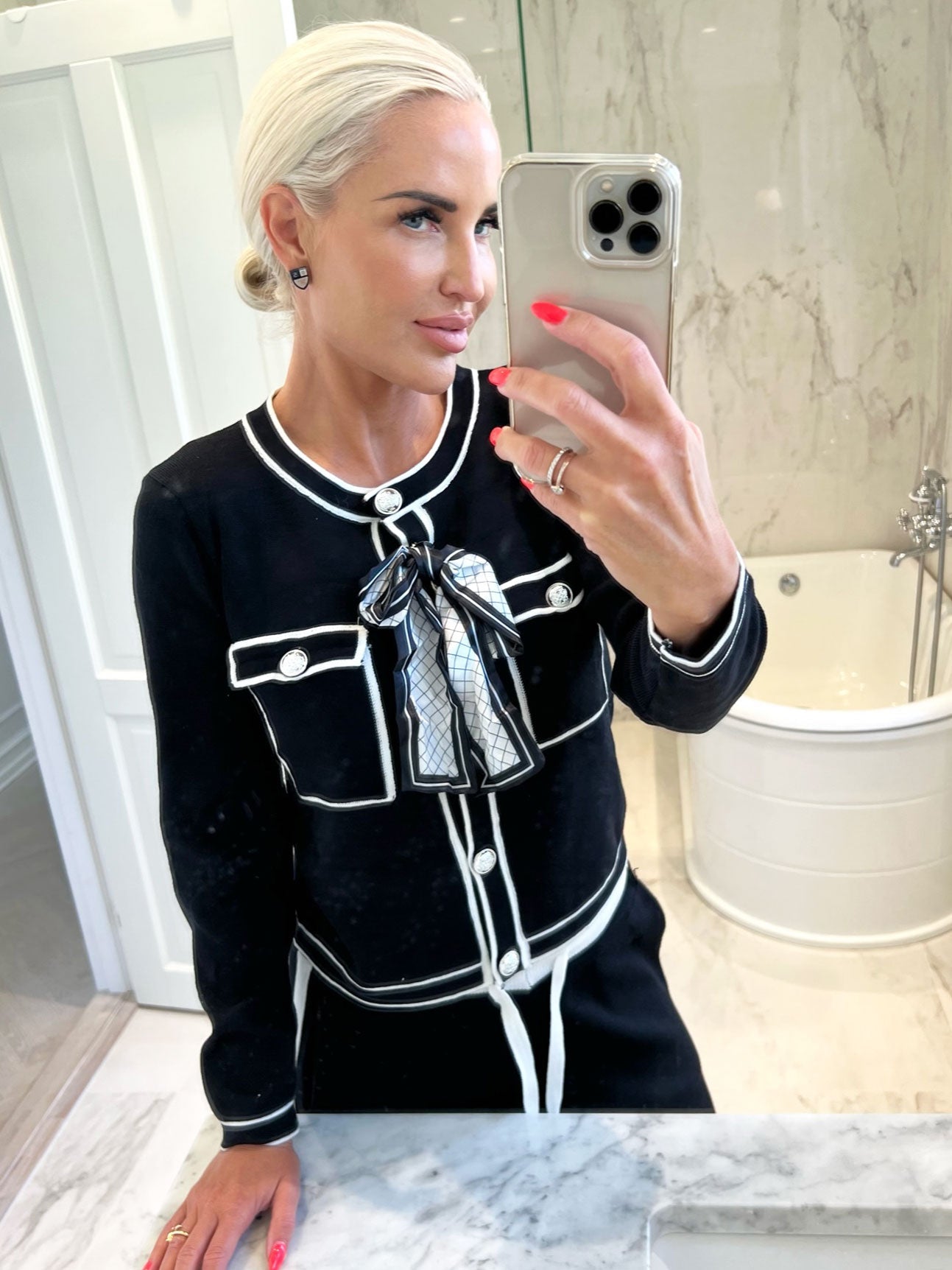 Zola - Klassiska stickade plagg med knappar - Taupe