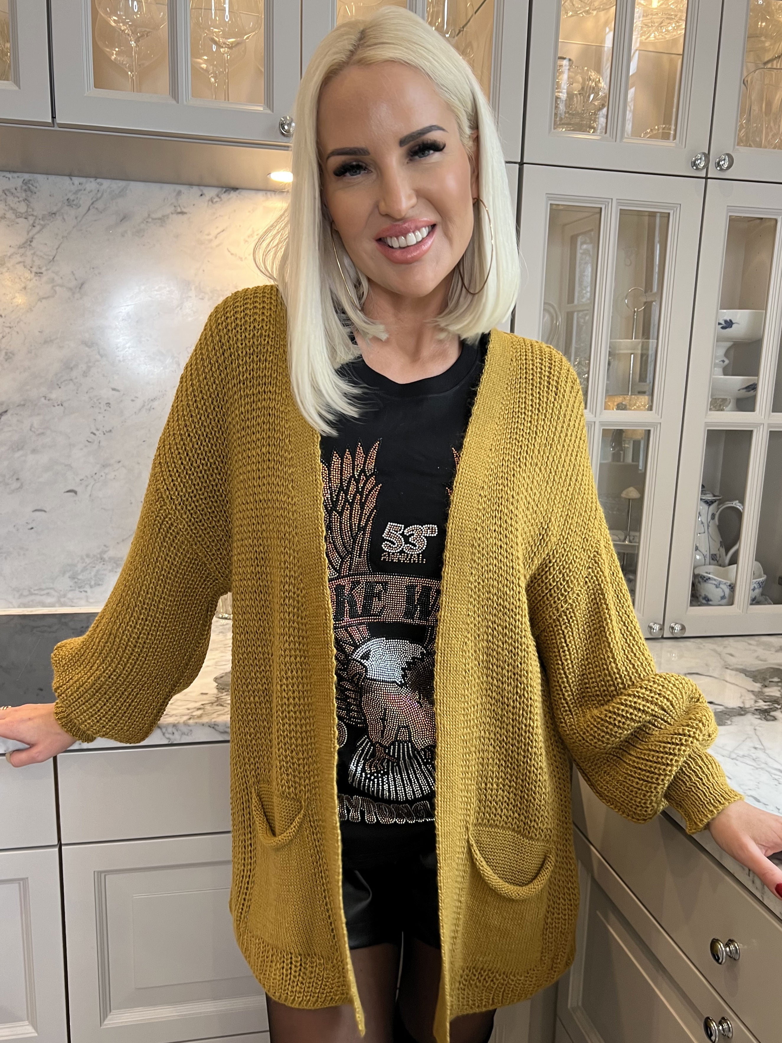 Sally Short - Söt stickad kofta med ballongärmar