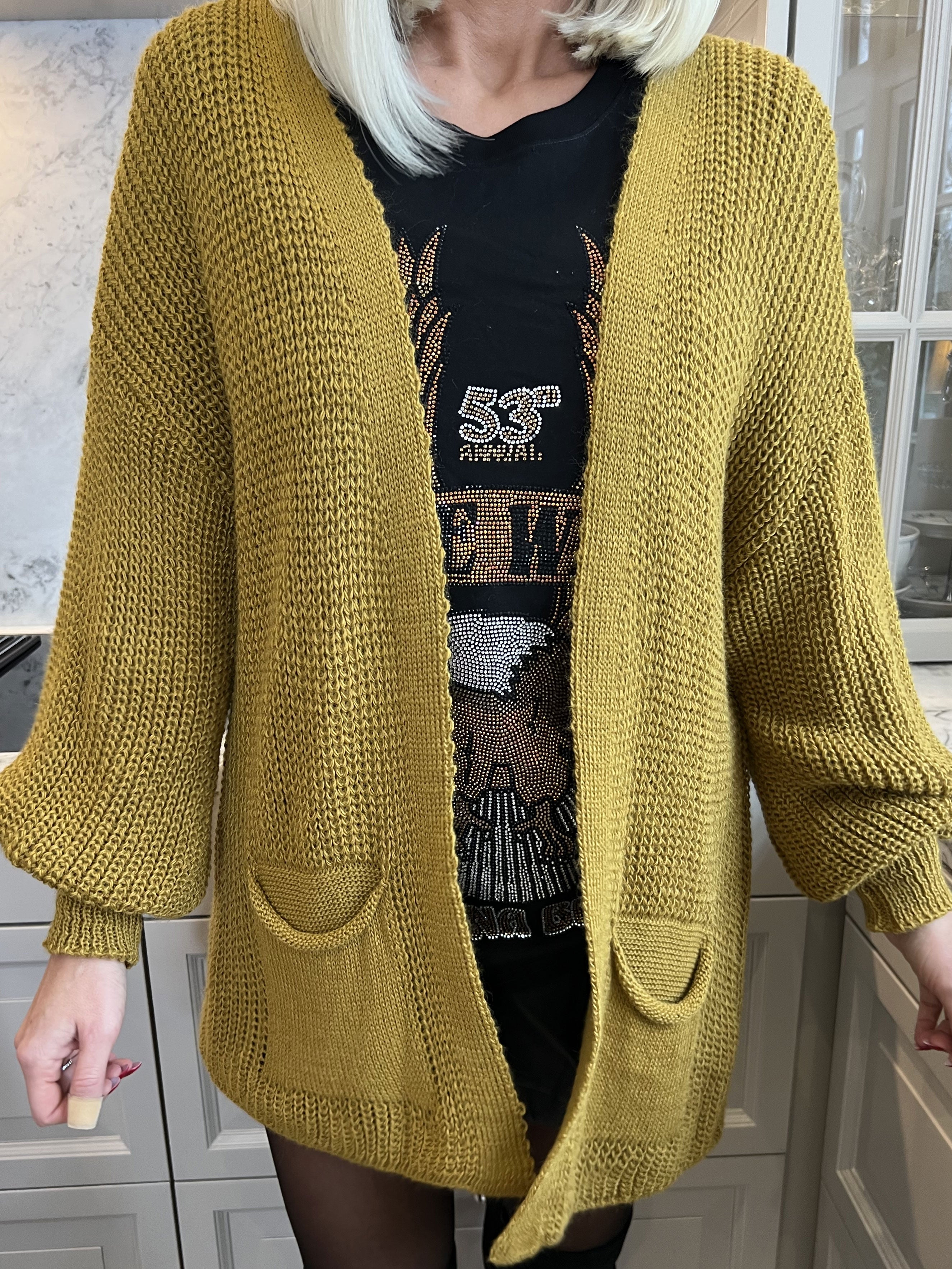 Sally Short - Söt stickad kofta med ballongärmar