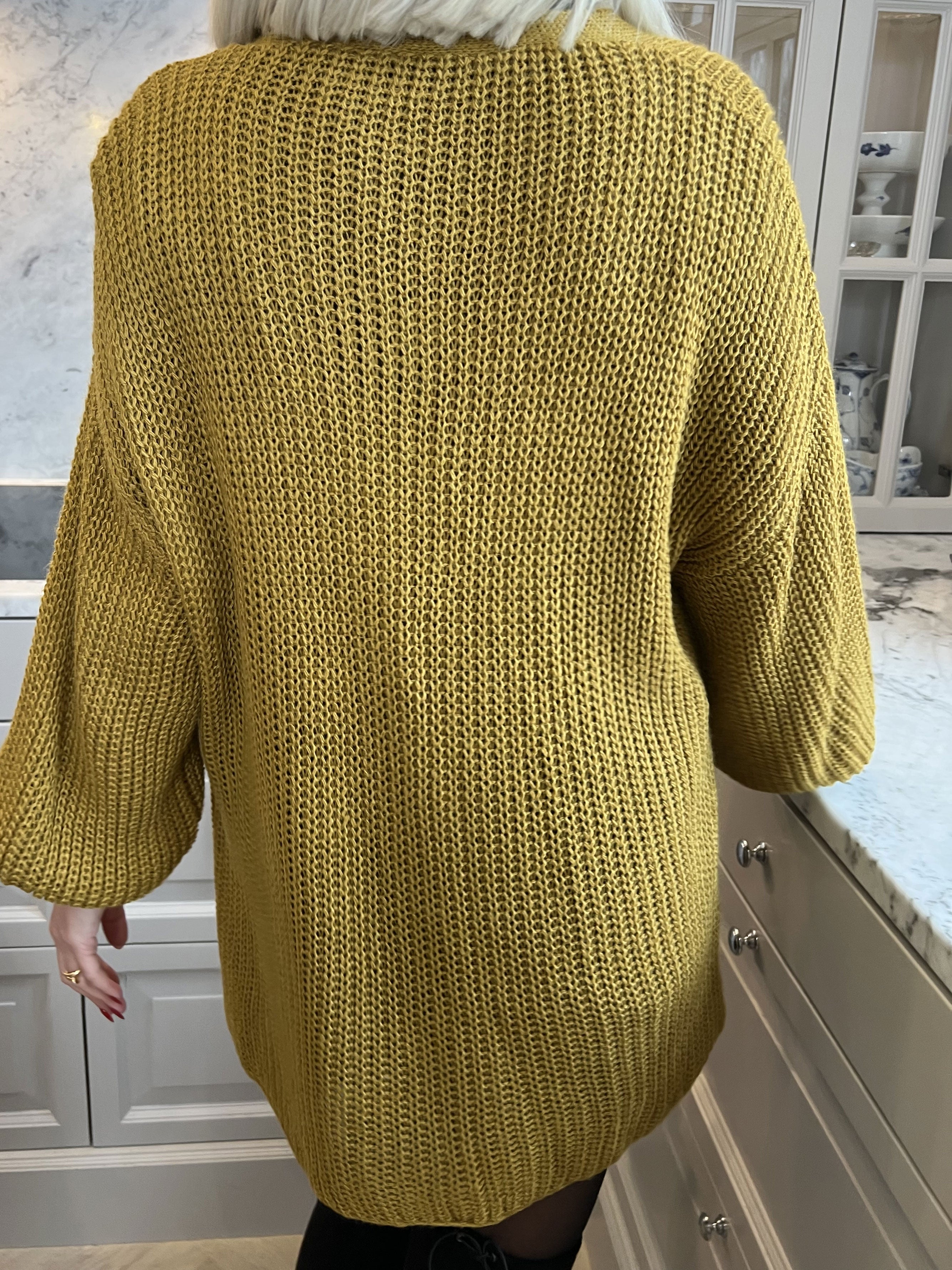 Sally Short - Söt stickad kofta med ballongärmar