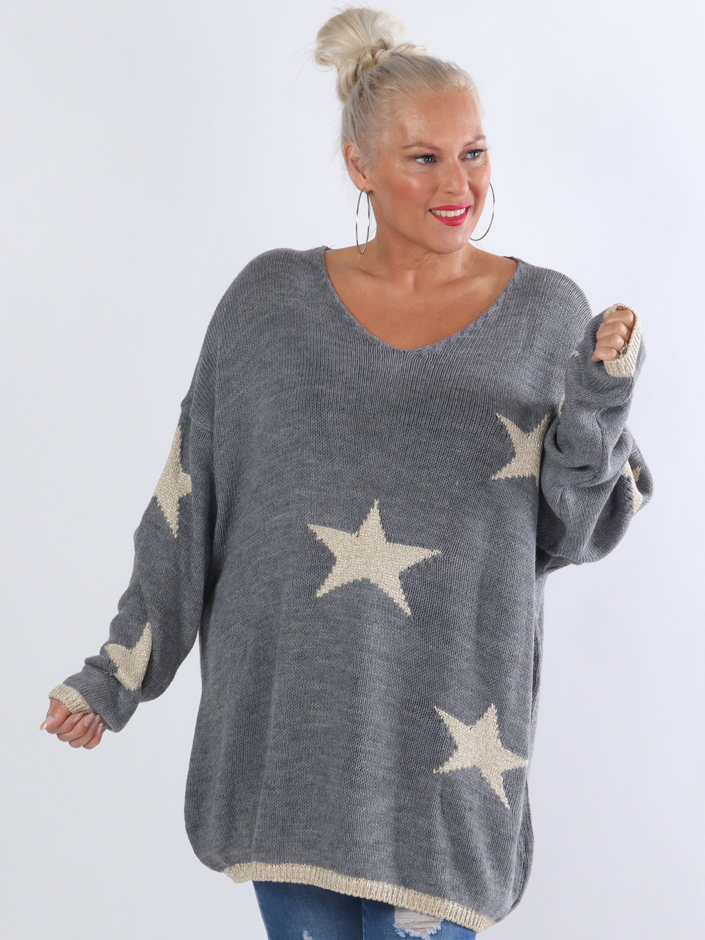 Dina - Plus size stickad med guldstjärnor