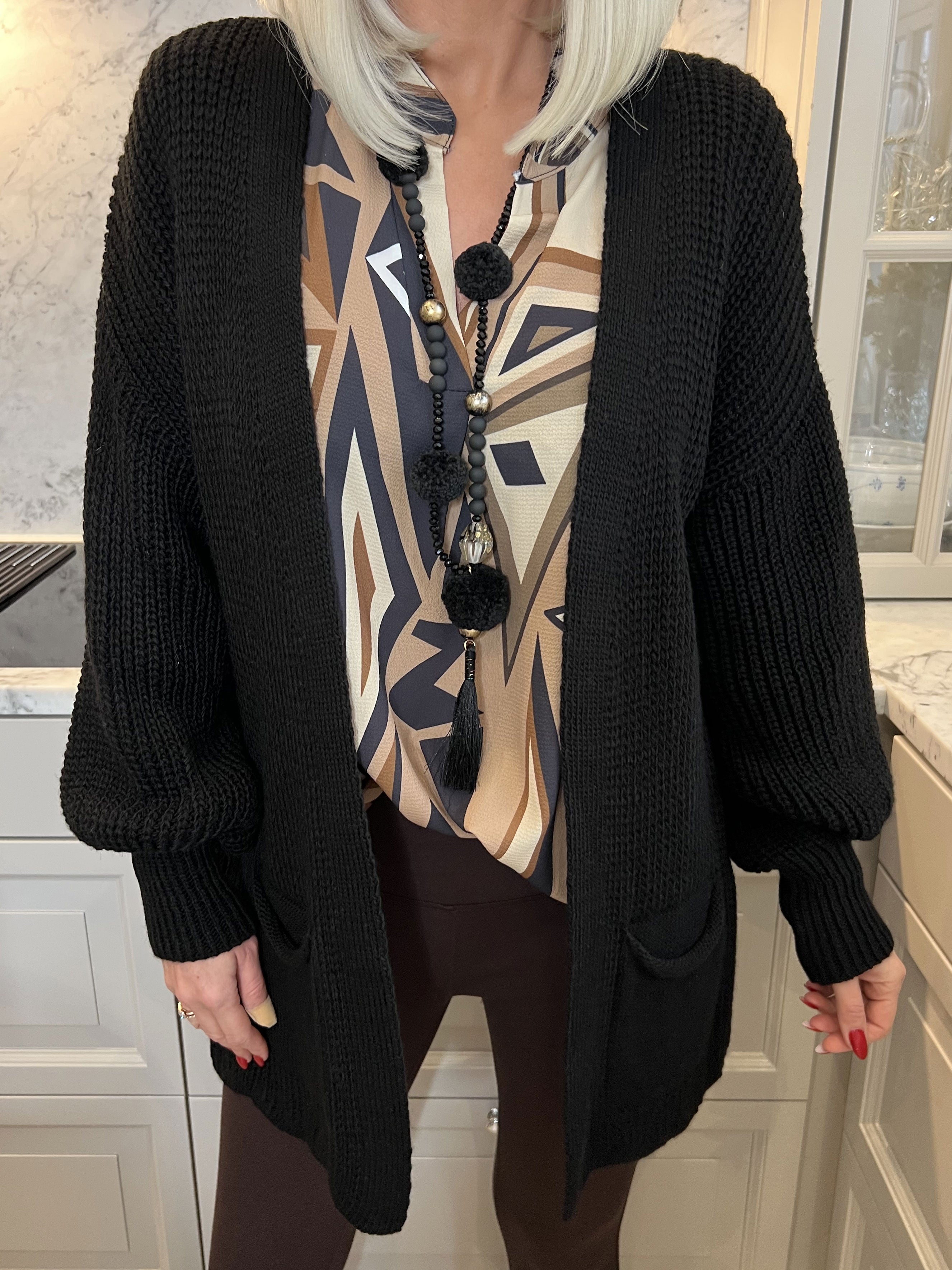 Sally Short - Söt stickad kofta med ballongärmar