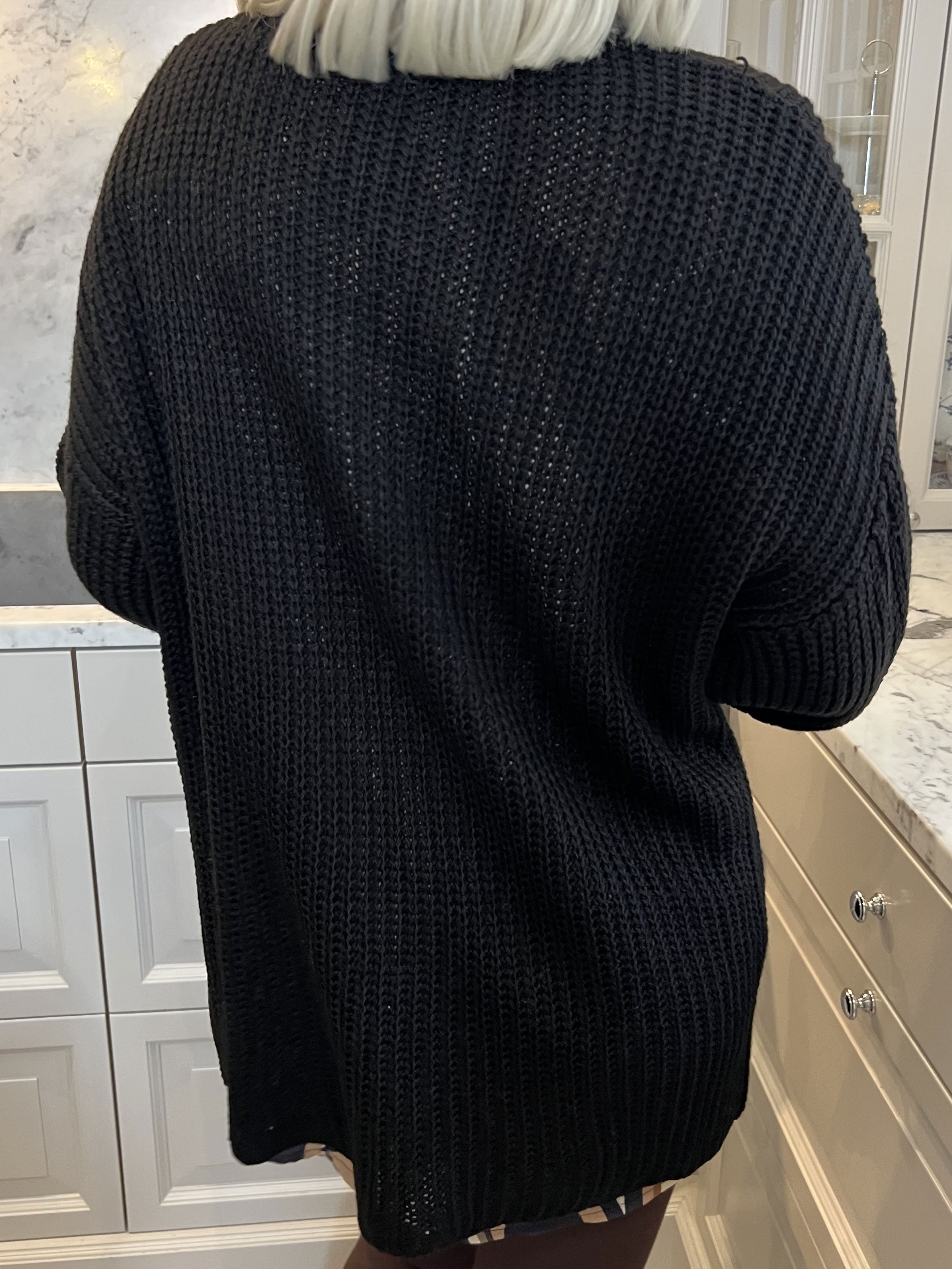 Sally Short - Söt stickad kofta med ballongärmar