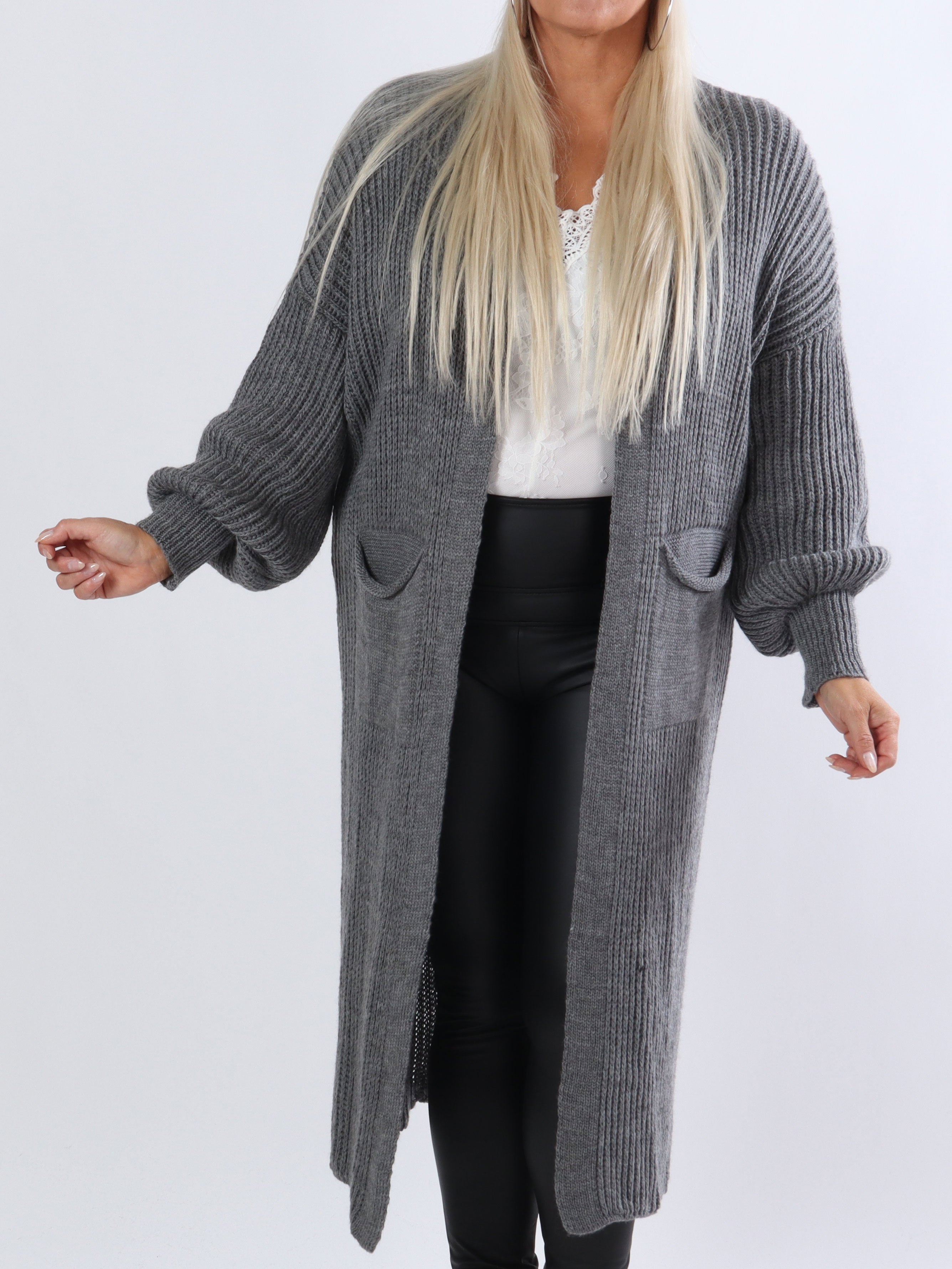 Sally - Stickad plus size kofta med ballongärmar