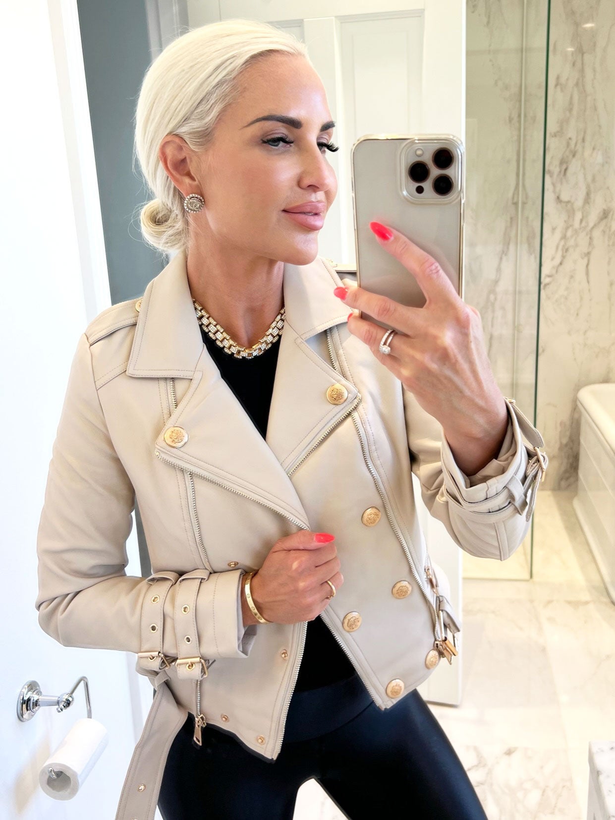 Mirel - Djärv jacka i läderlook med knappar och dragkedja - Camel