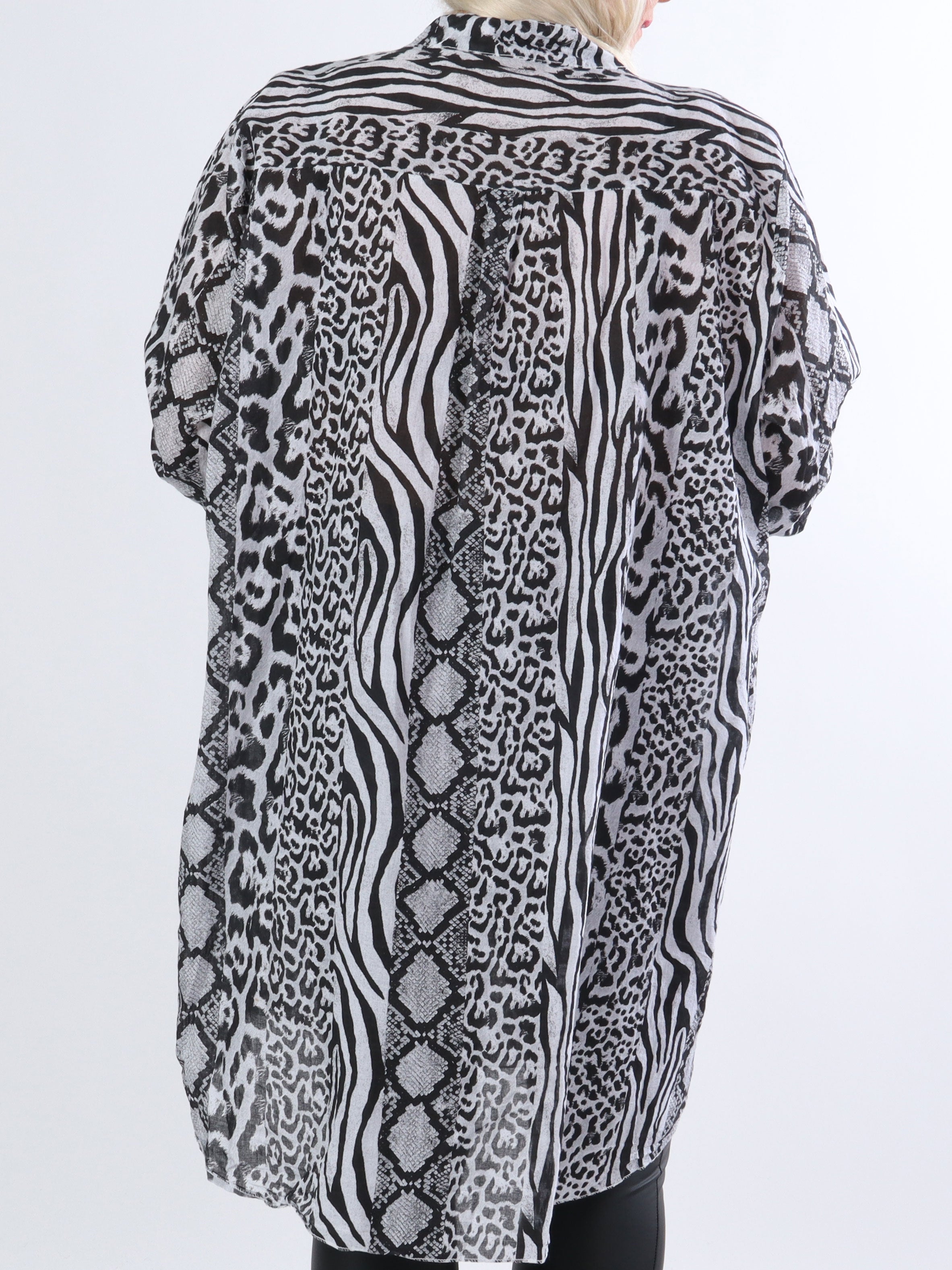 Berna Animal - Plus size skjorta i blandat djurtryck med fickor