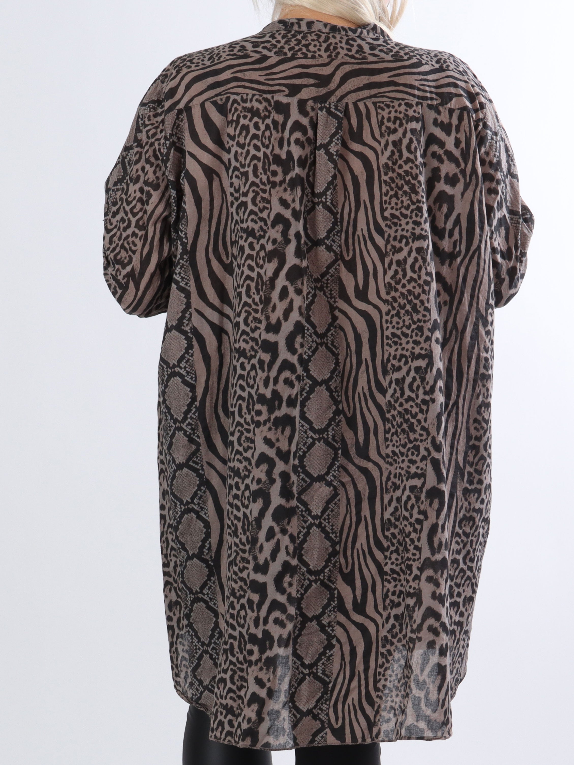 Berna Animal - Plus size skjorta i blandat djurtryck med fickor