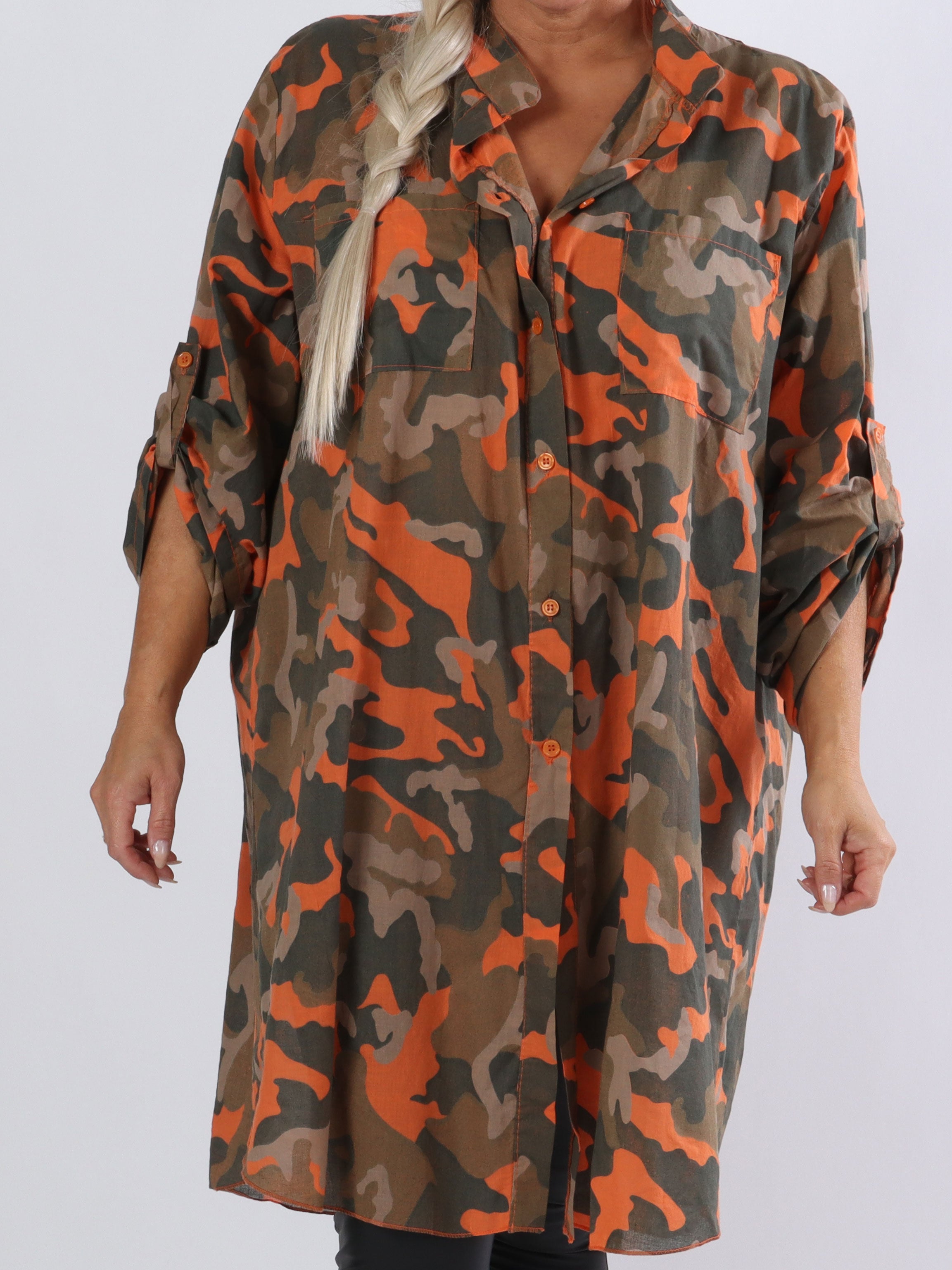 Berna Camo - Plus size skjorta i kamouflagetryck
