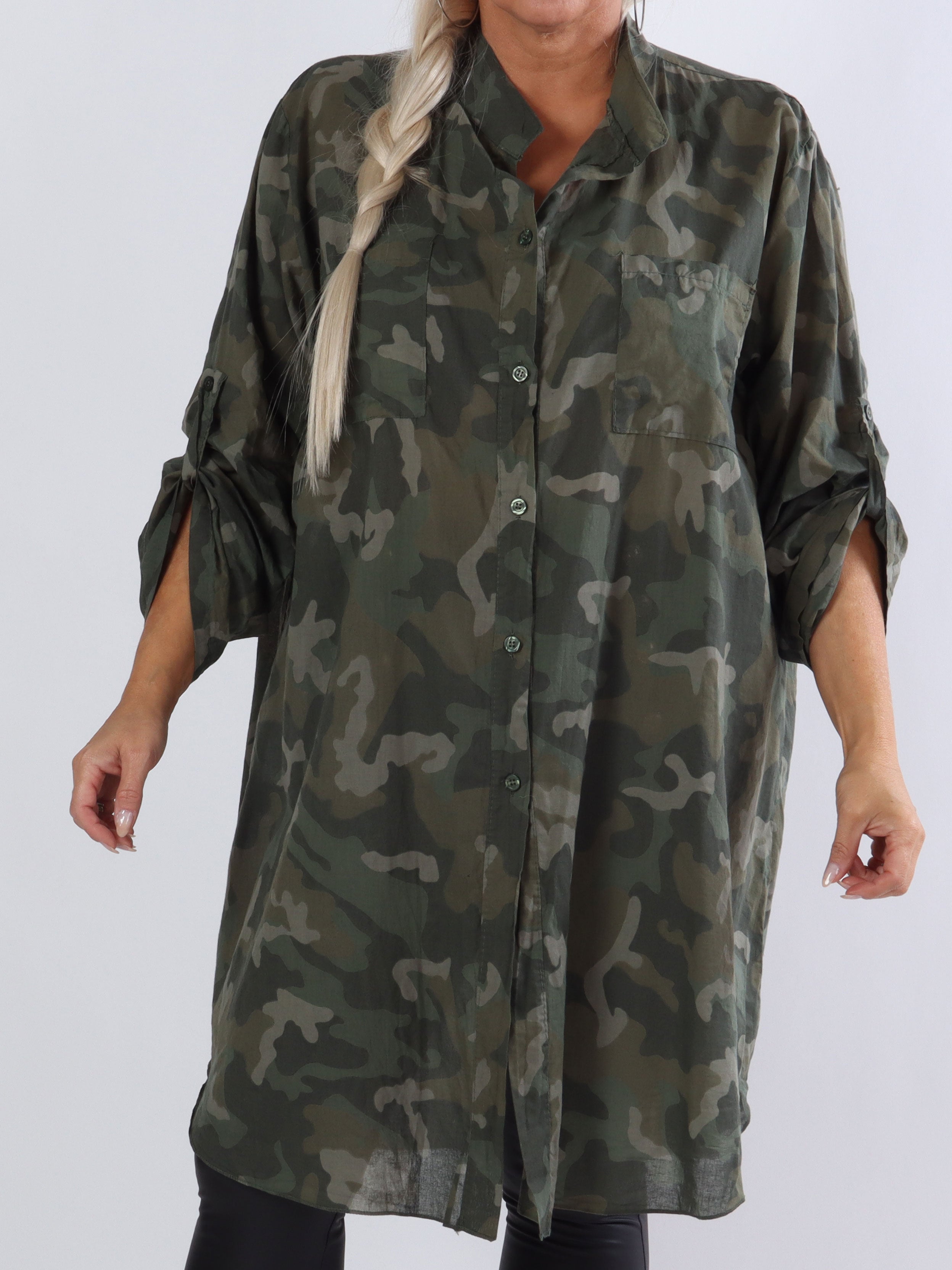 Berna Camo - Plus size skjorta i kamouflagetryck