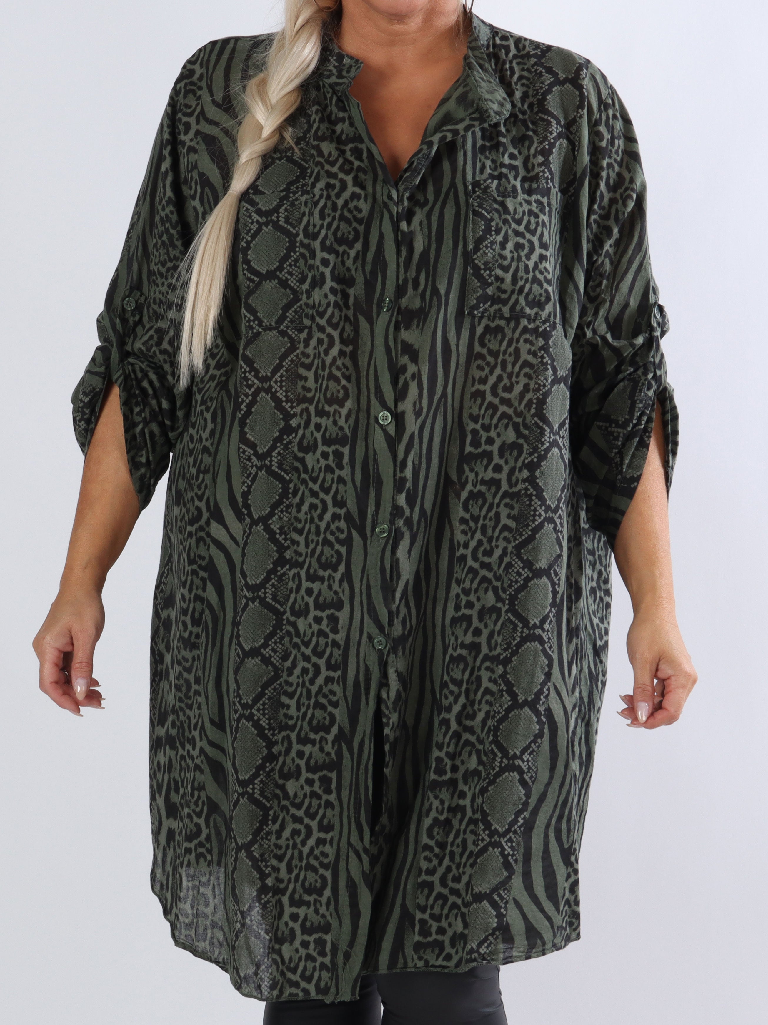 Berna Animal - Plus size skjorta i blandat djurtryck med fickor