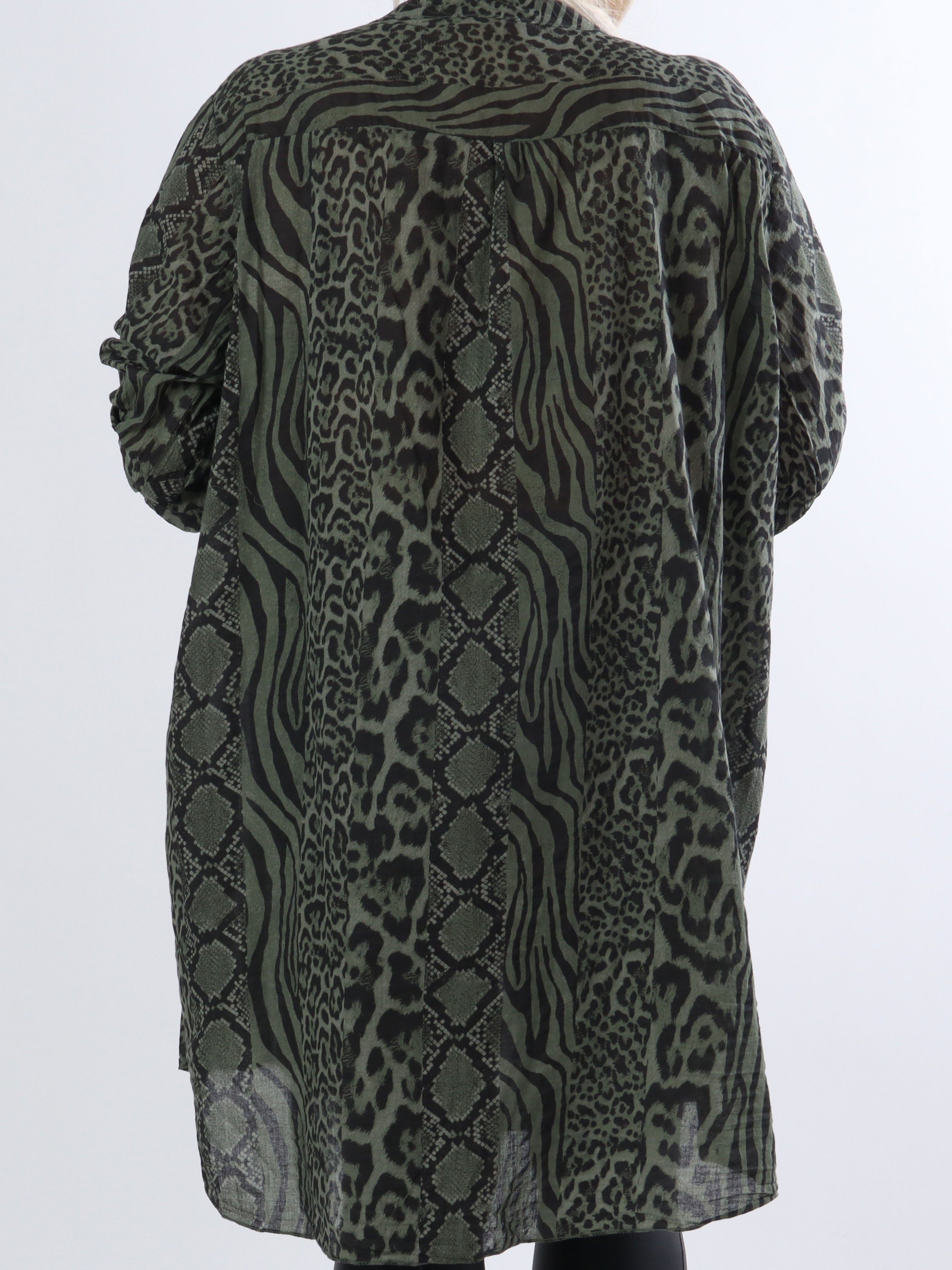 Berna Animal - Plus size skjorta i blandat djurtryck med fickor