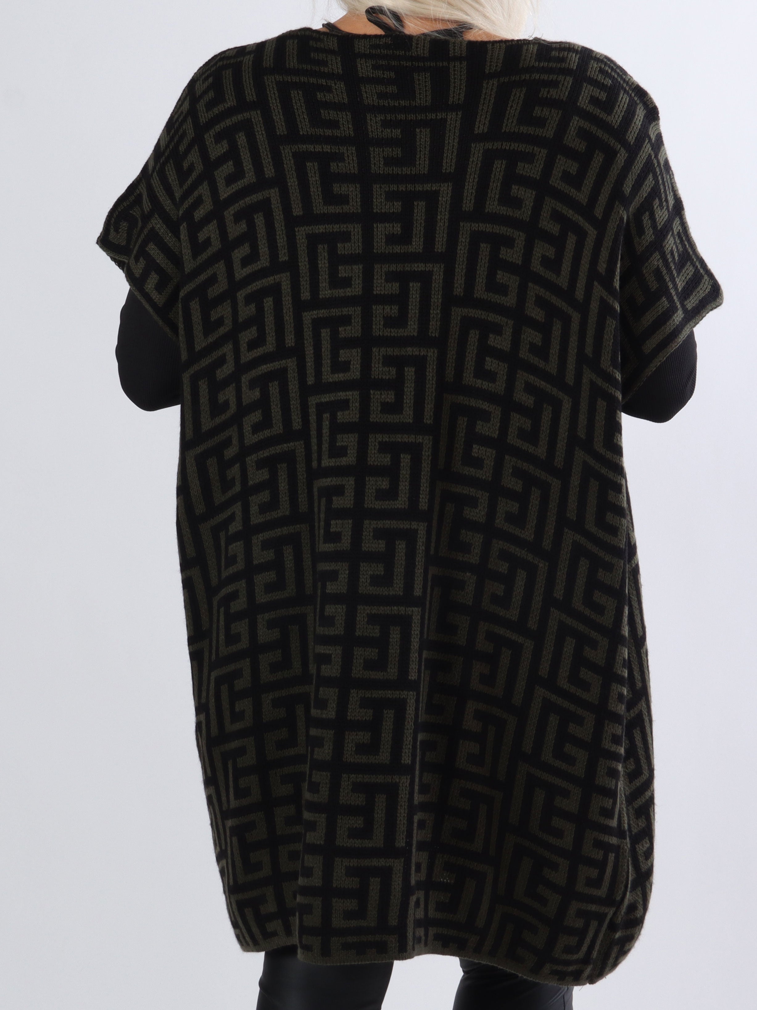 Tilly Pattern - Plus size stickad kofta utan ärmar