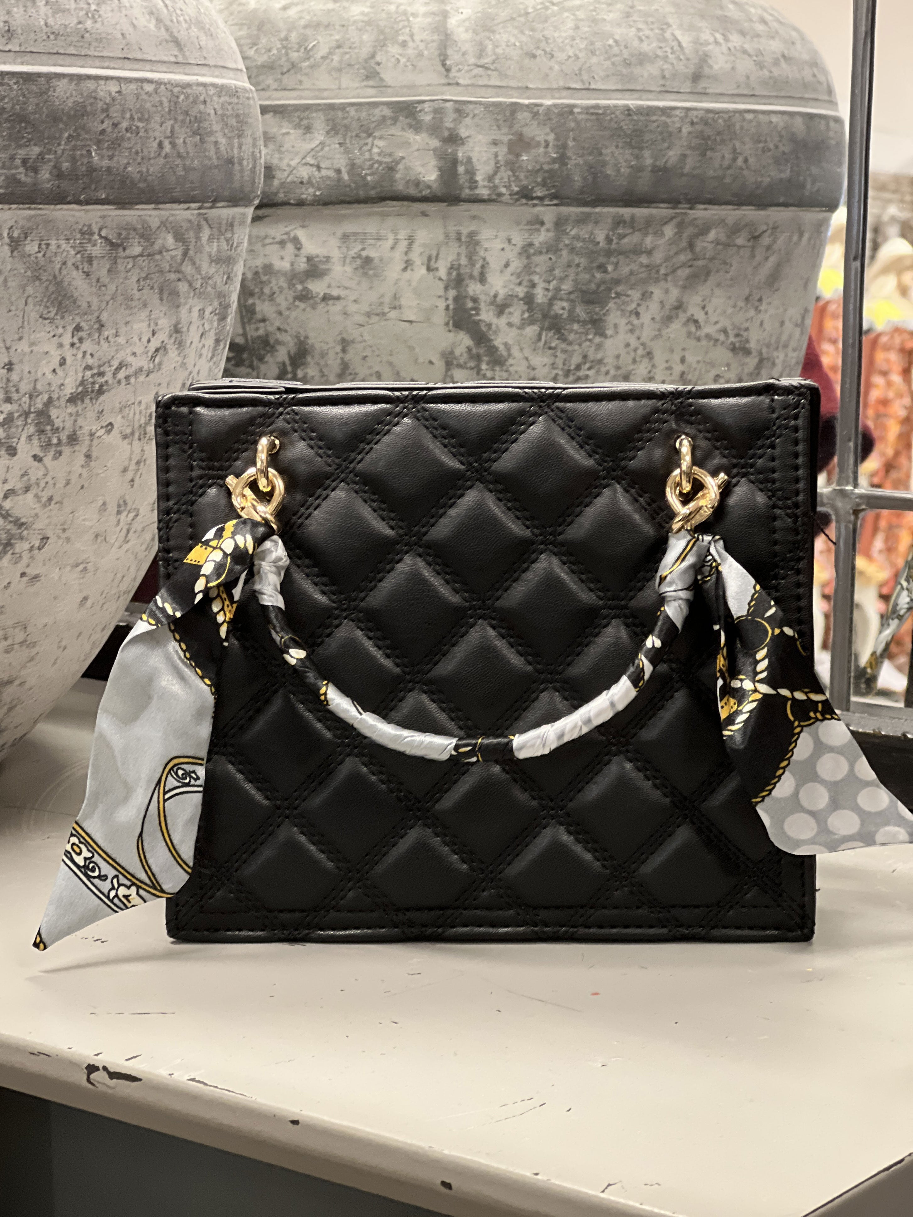 Irena - Liten quiltad väska med halsduk