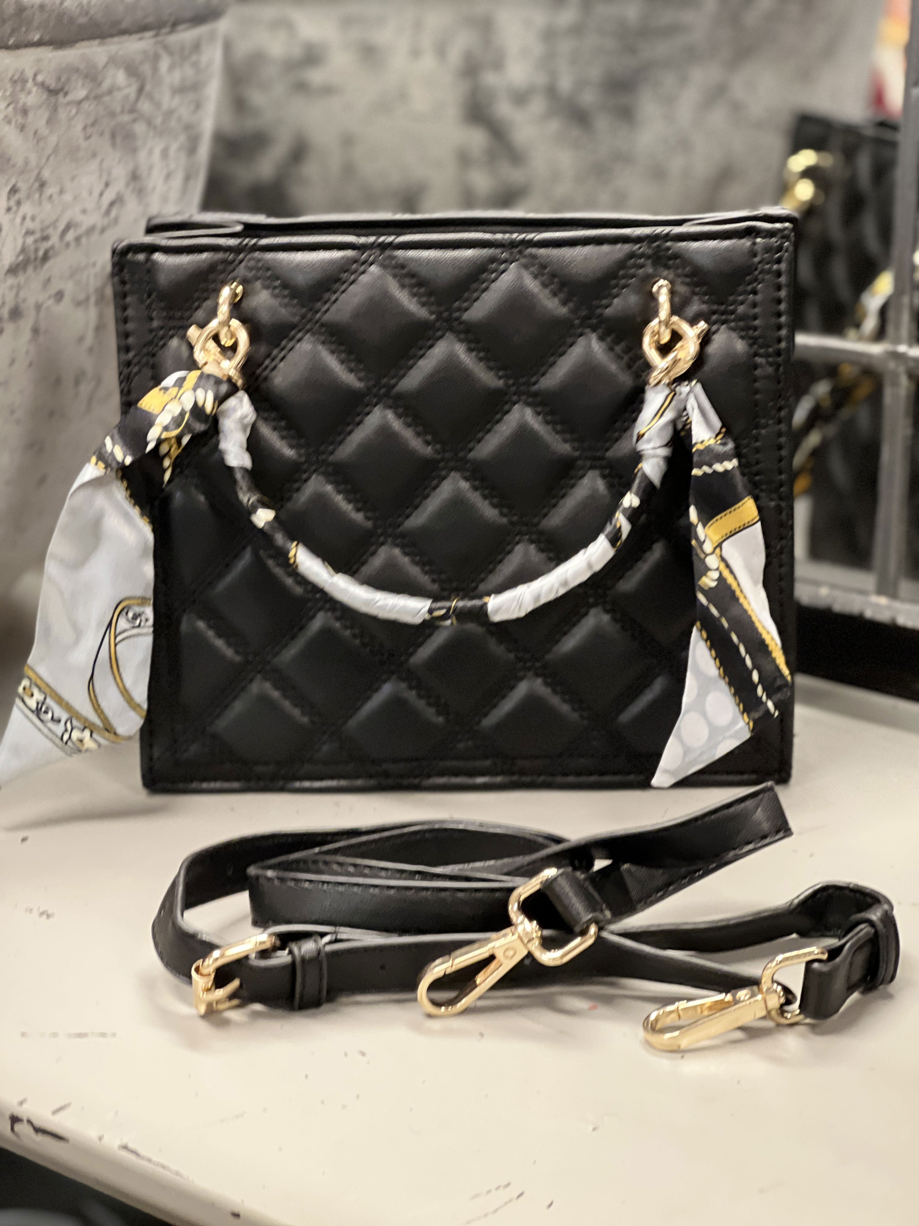 Irena - Liten quiltad väska med halsduk