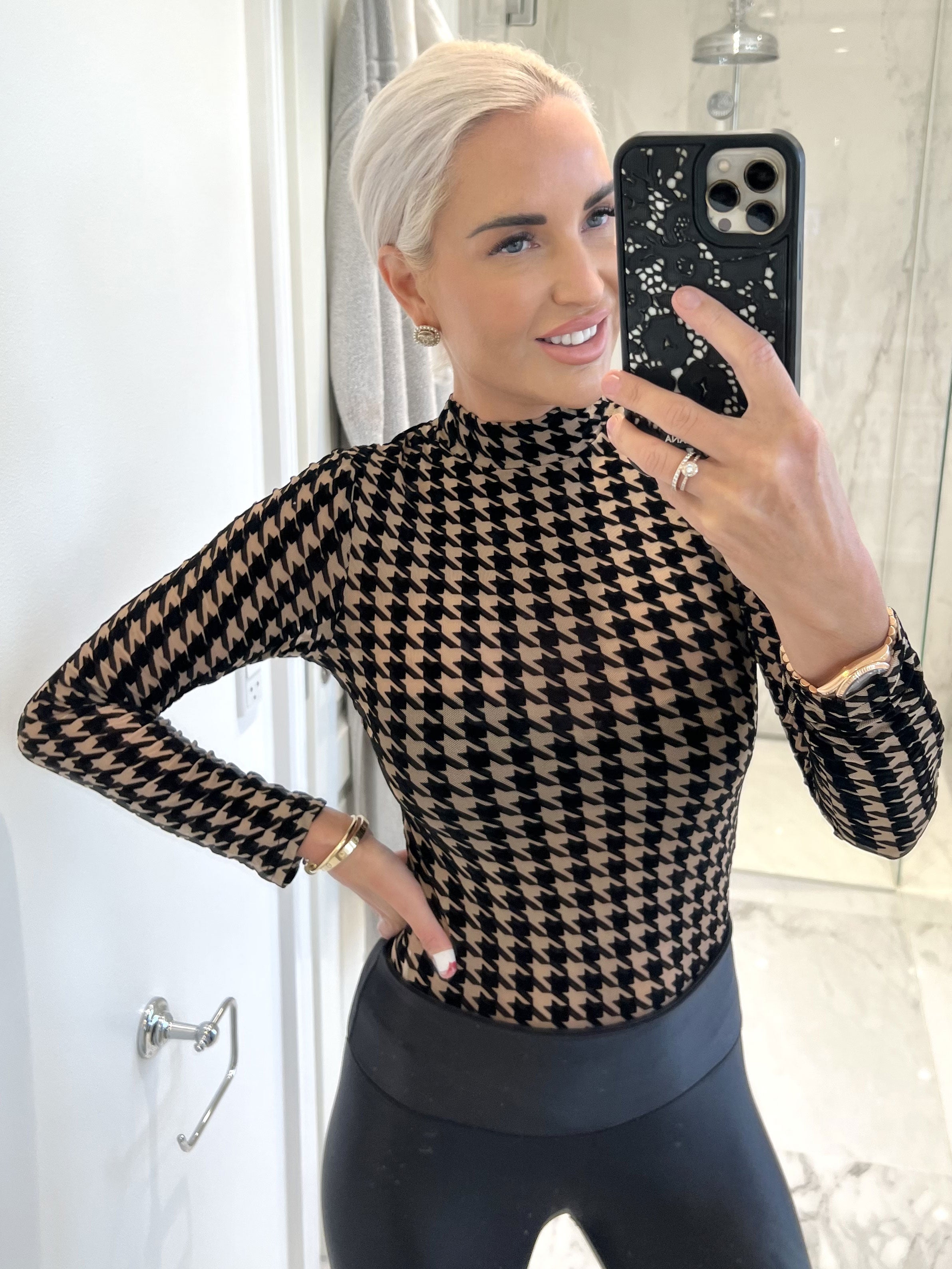 Liva - Mjuk mesh topp med hundtandsmönster