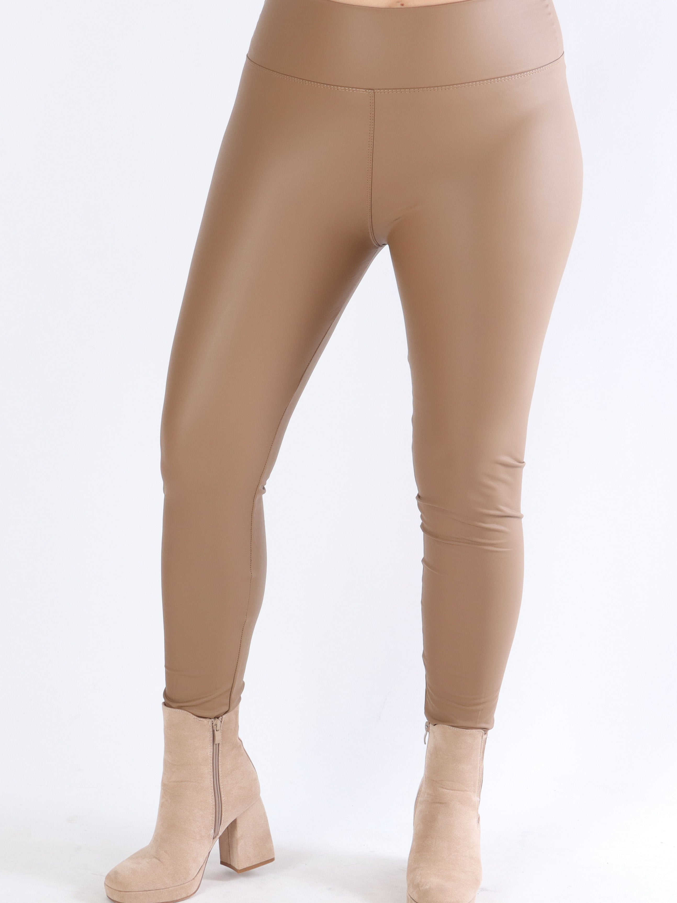 Kim - Elastiska plus size leggings i läderlook med bred kant