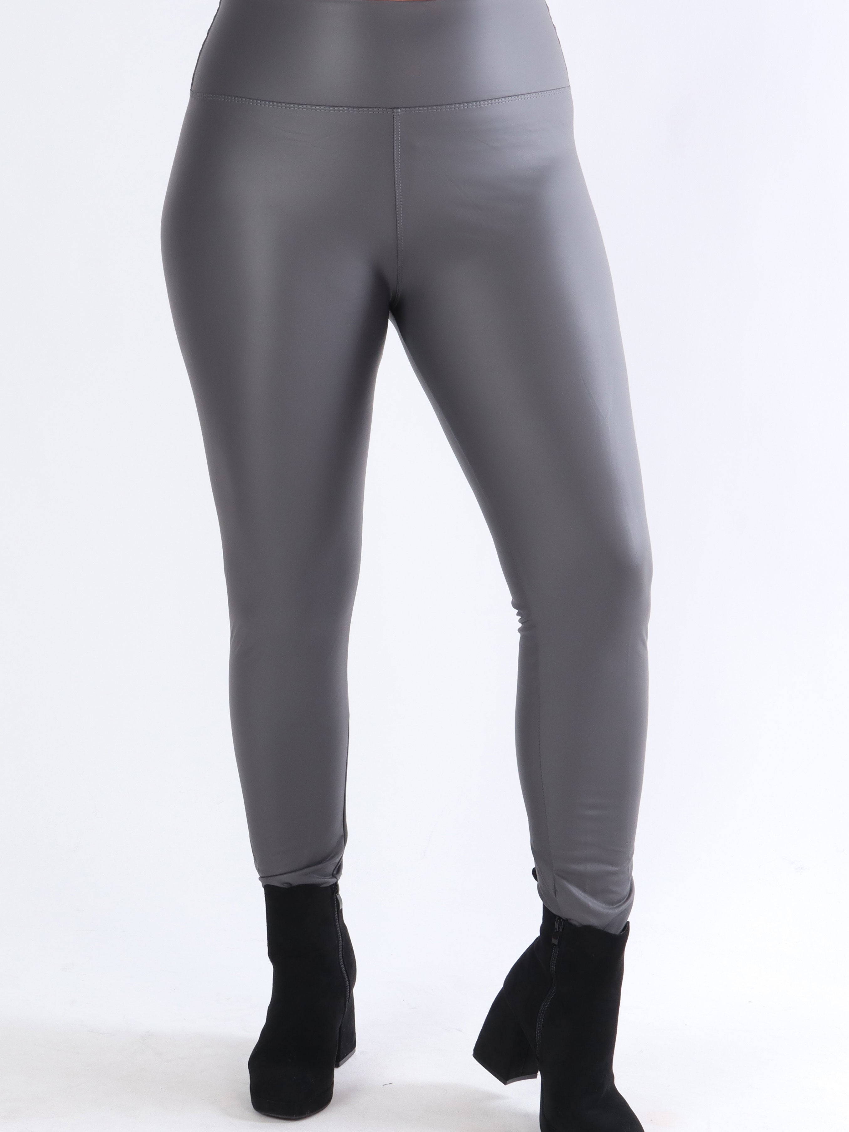 Kim - Elastiska plus size leggings i läderlook med bred kant